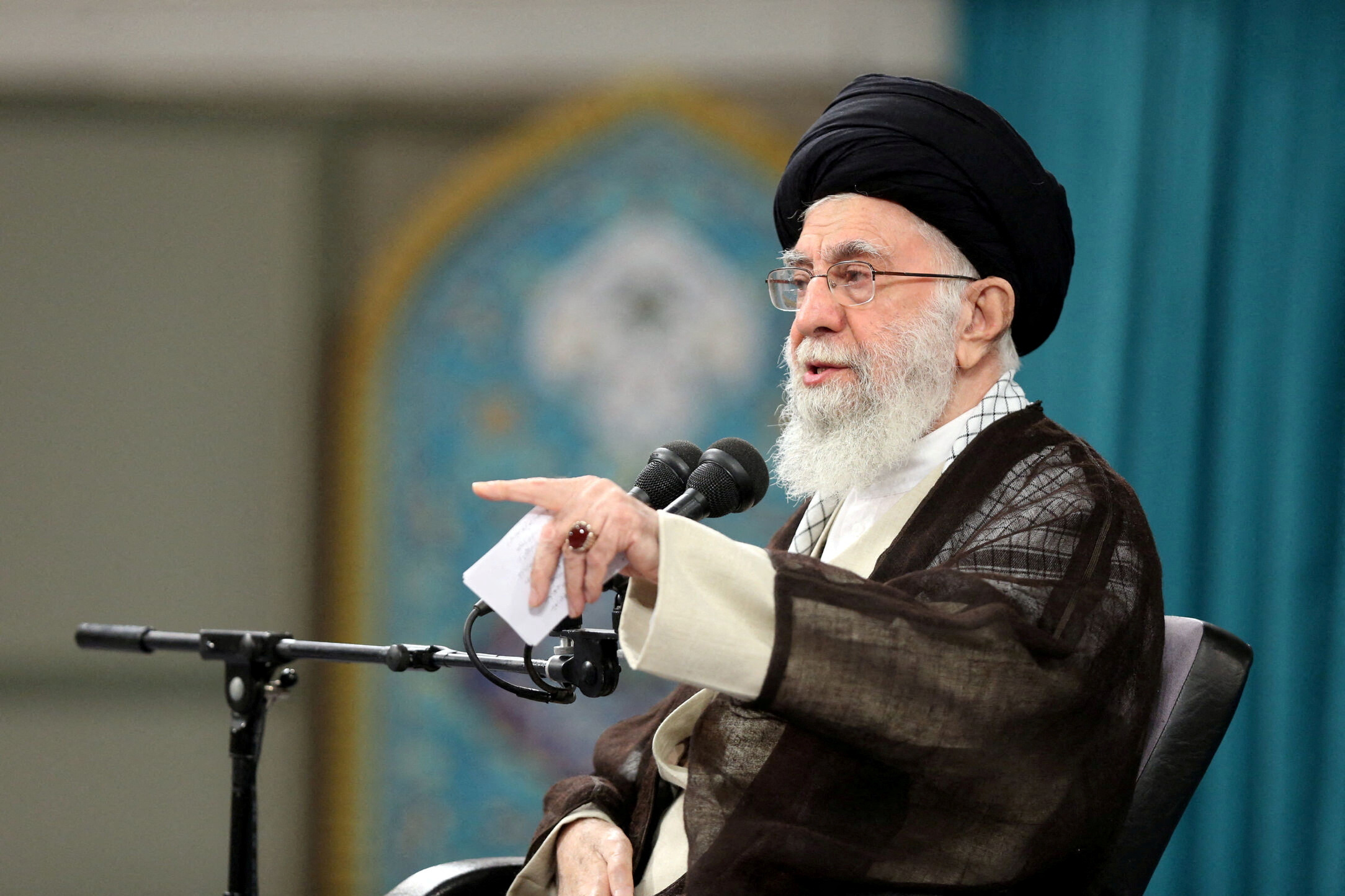 Predatory Sparrow warnte Irans obersten Führer Ayatollah Ali Khamenei, dass „das Spiel mit dem Feuer seinen Preis hat“