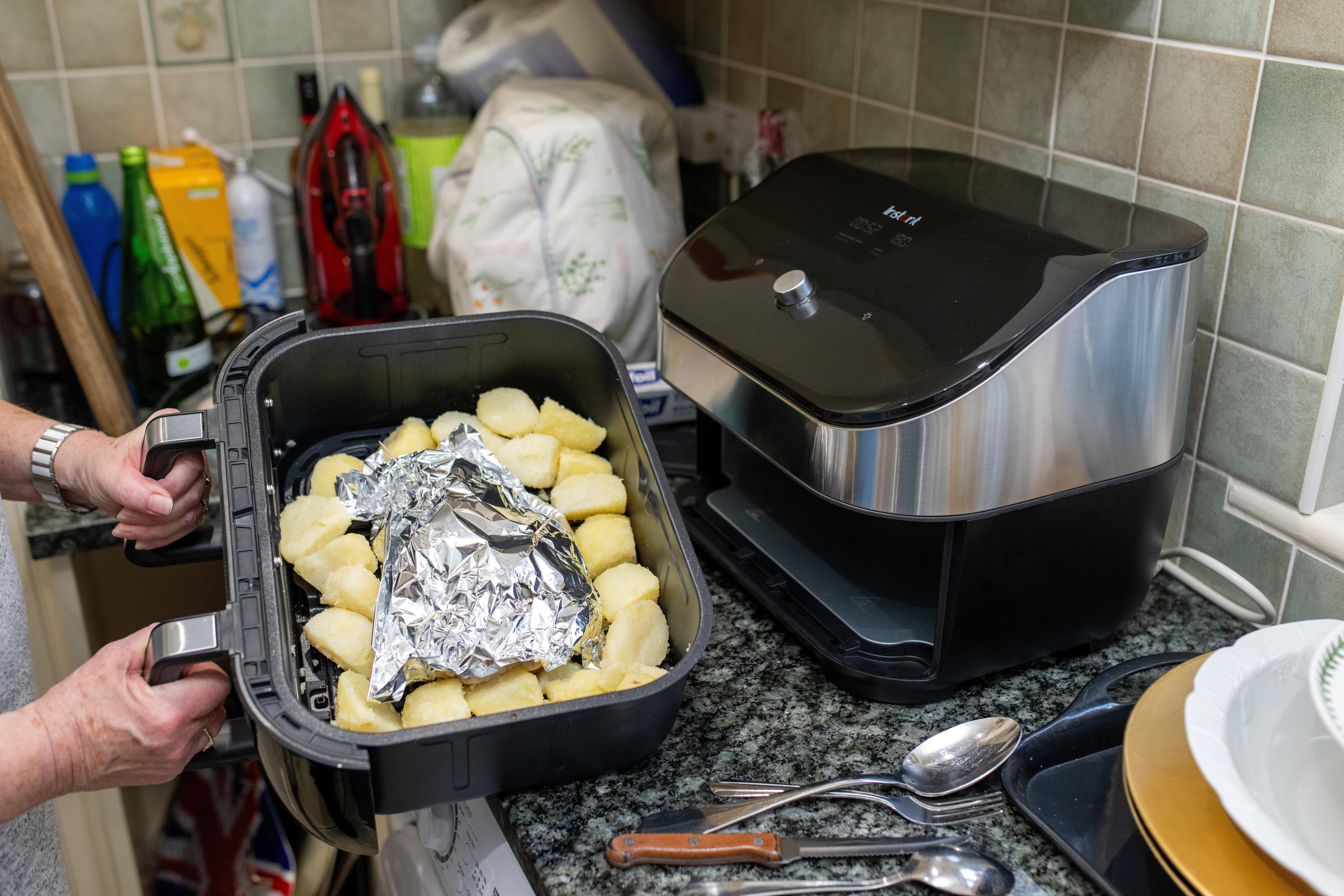 Die 74-Jährige behauptet, mit ihrer Methode die „besten“ Bratkartoffeln aller Zeiten zubereitet zu haben