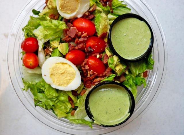 Green Goddess Cobb-Salat mit Hühnchen bei Panera Bread