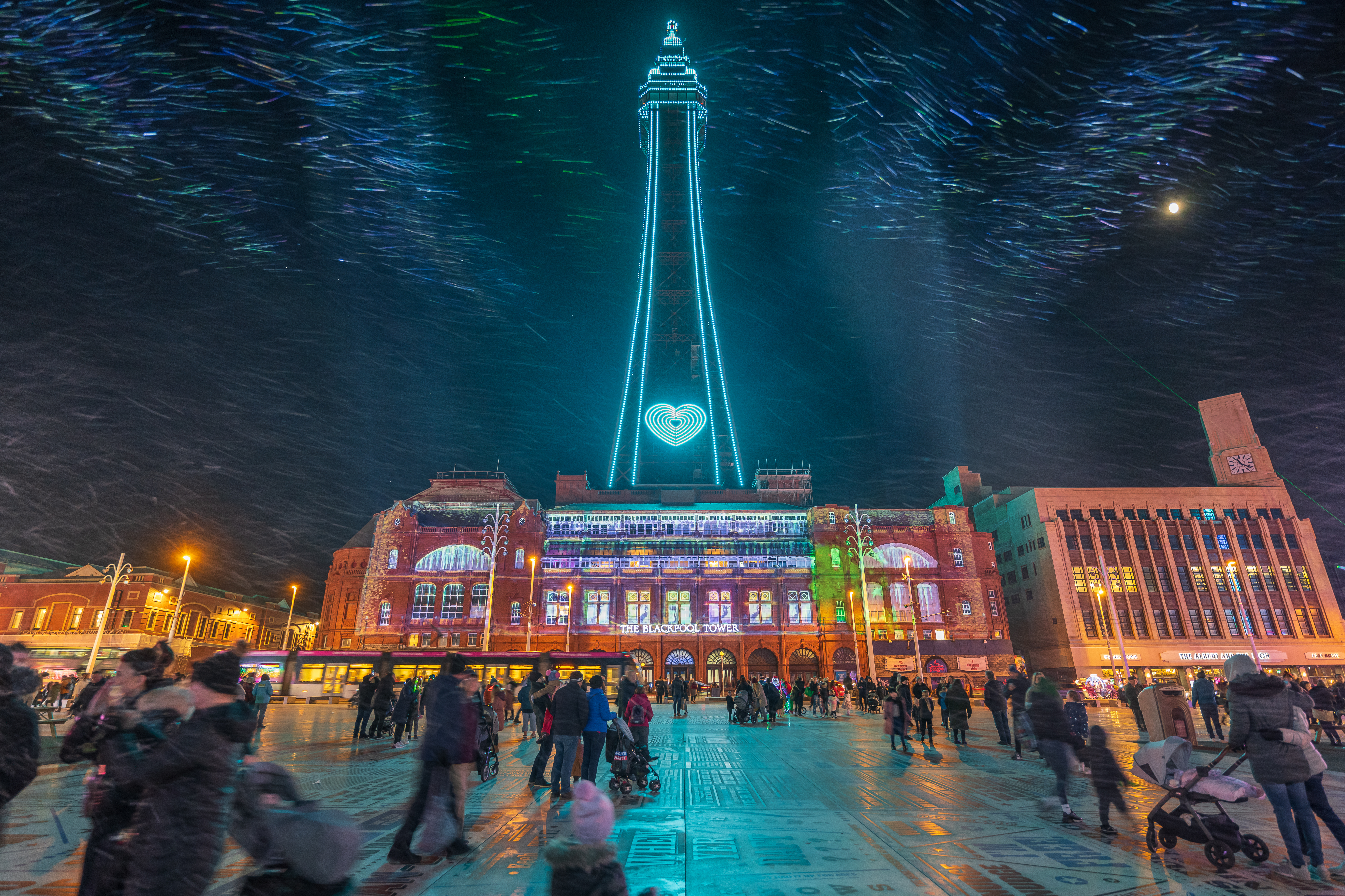Besuchen Sie Blackpool und erleben Sie die wundervollen saisonalen Beleuchtungen, die jeden in festliche Stimmung versetzen