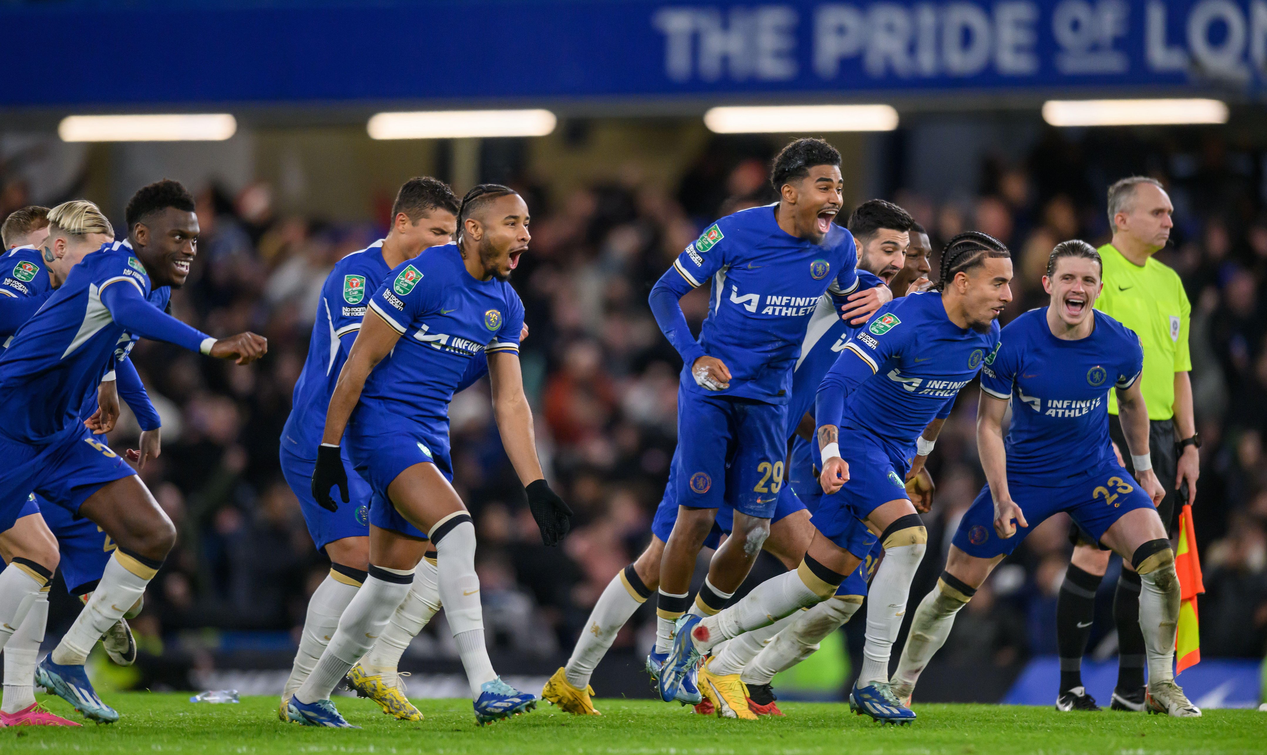 Chelsea setzte sich im Elfmeterschießen gegen Newcastle durch und trifft im Halbfinale auf Middlesbrough