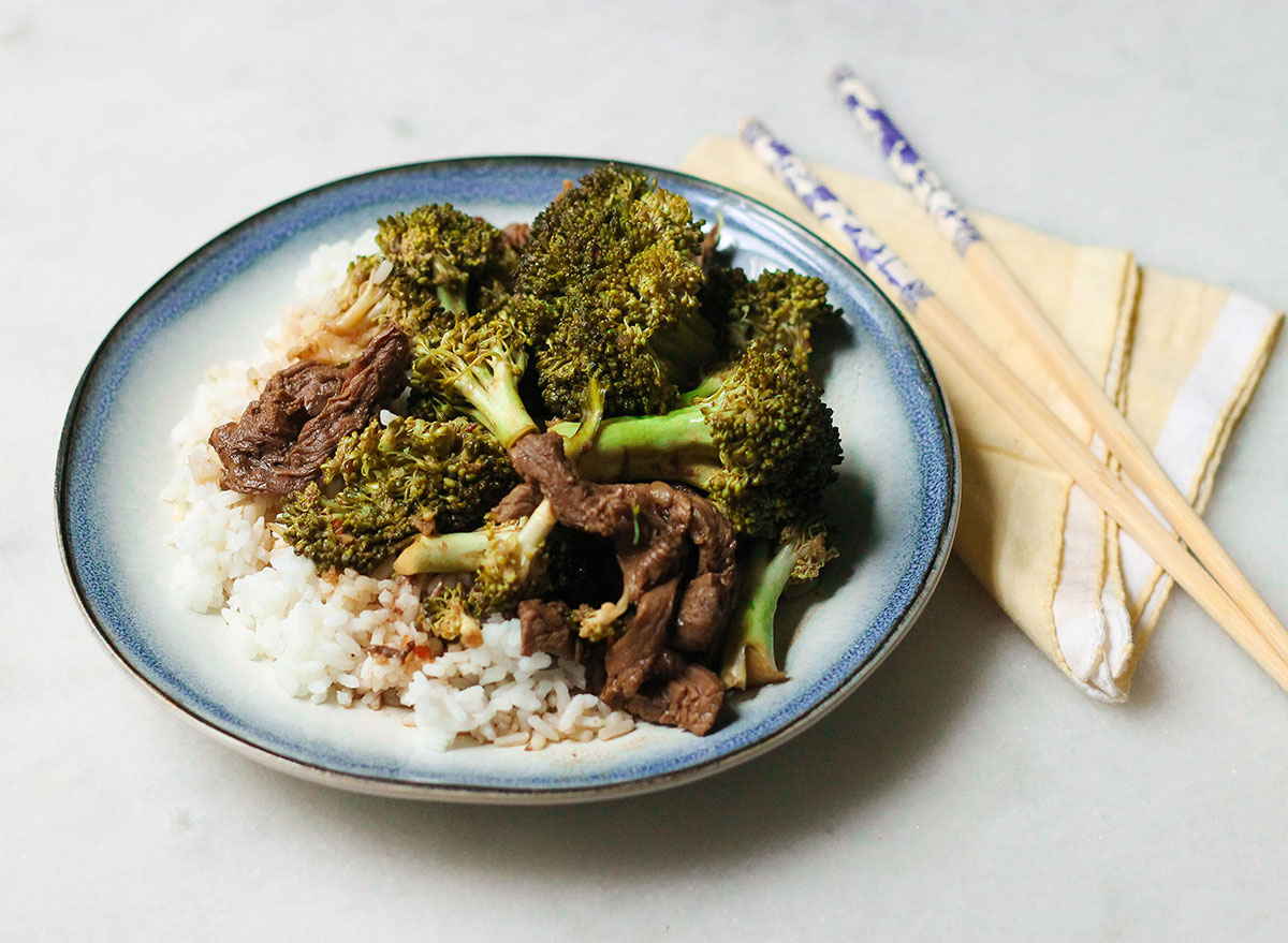 Crock-Pot-Rindfleisch- und Brokkolimehl auf Reis