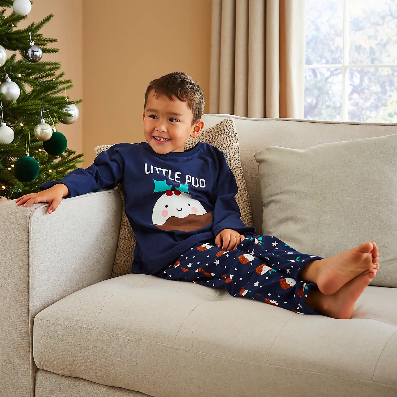 Sparen Sie 6 £ beim Kauf eines Christmas-Pudding-Pyjama-Sets von Dunelm