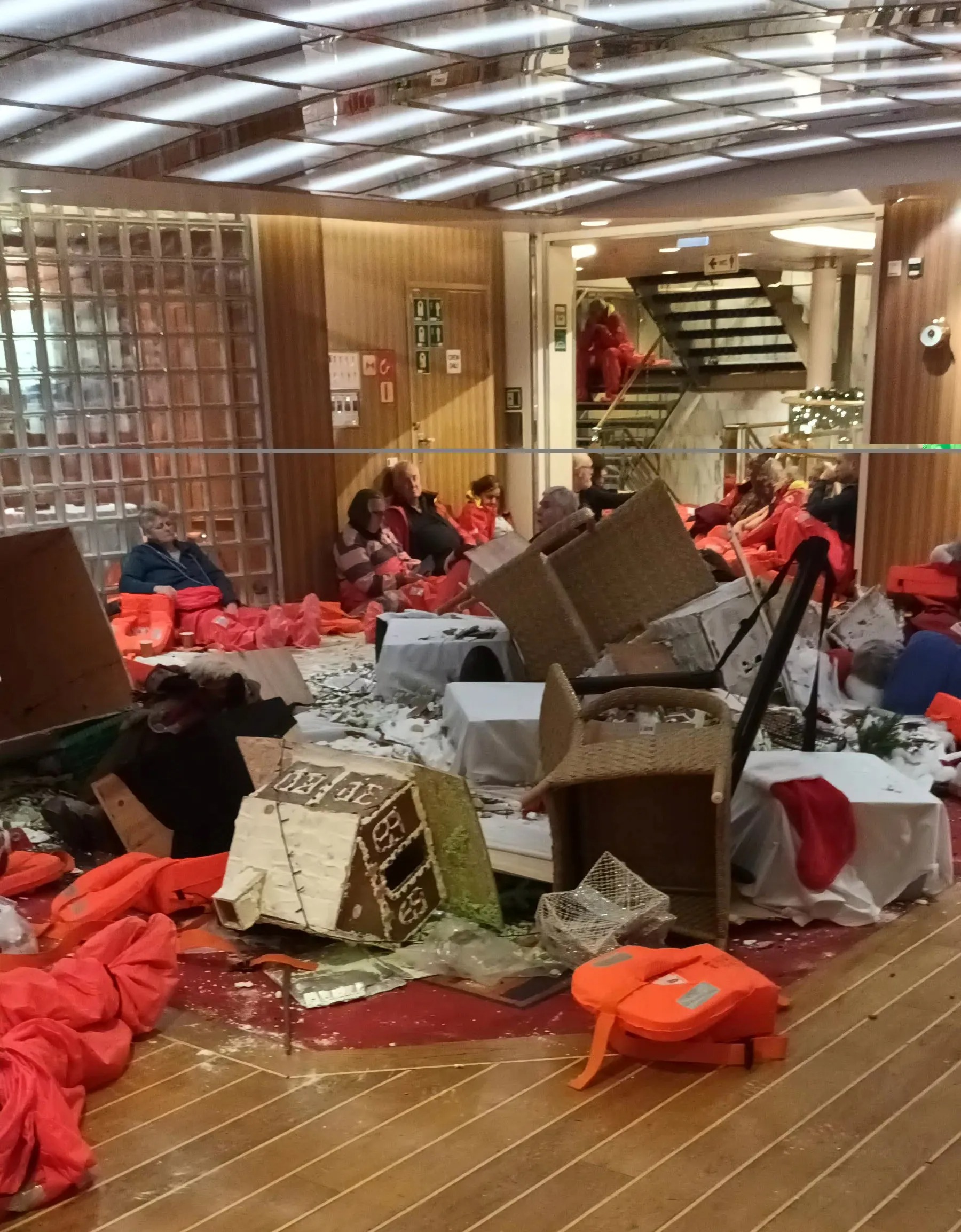 Schadensbilder im Inneren des Kreuzfahrtschiffes MS Maud, nachdem es am 21. Dezember von einem Sturm getroffen wurde