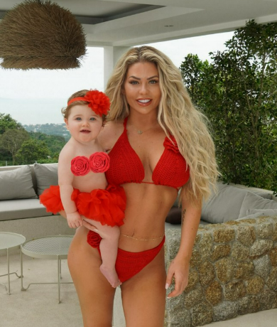 Bianca Gascoigne zeigte im Urlaub mit ihrer Tochter ihre unglaublichen Bauchmuskeln
