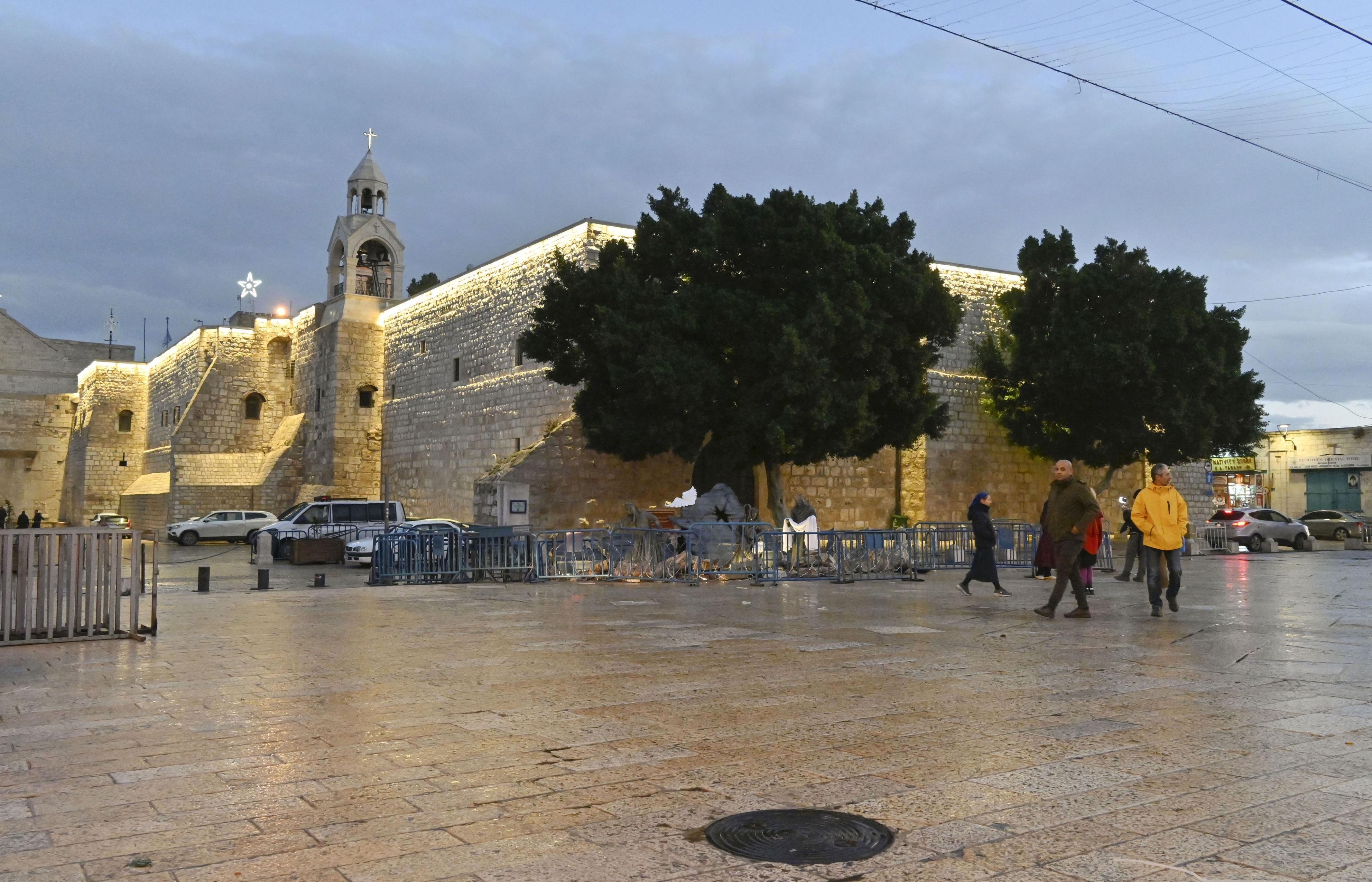 Ein leerer Krippenplatz in Bethlehem, normalerweise gefüllt mit Touristen, christlichen Pilgern und einem riesigen Weihnachtsbaum