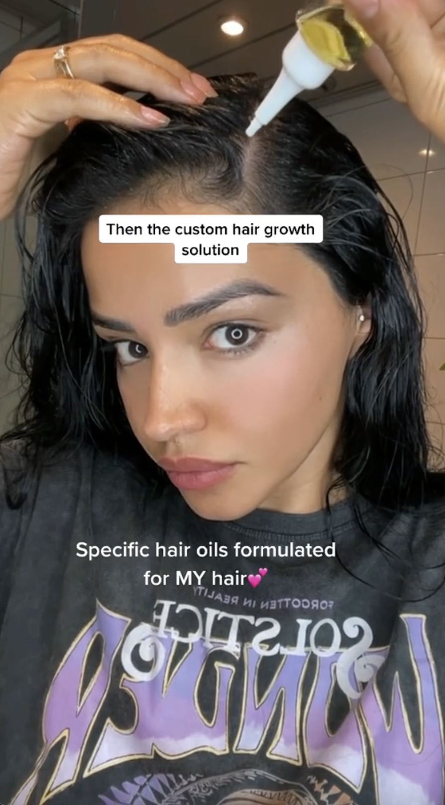 Sie benutzte ein spezielles Haaröl für ihre Kopfhaut