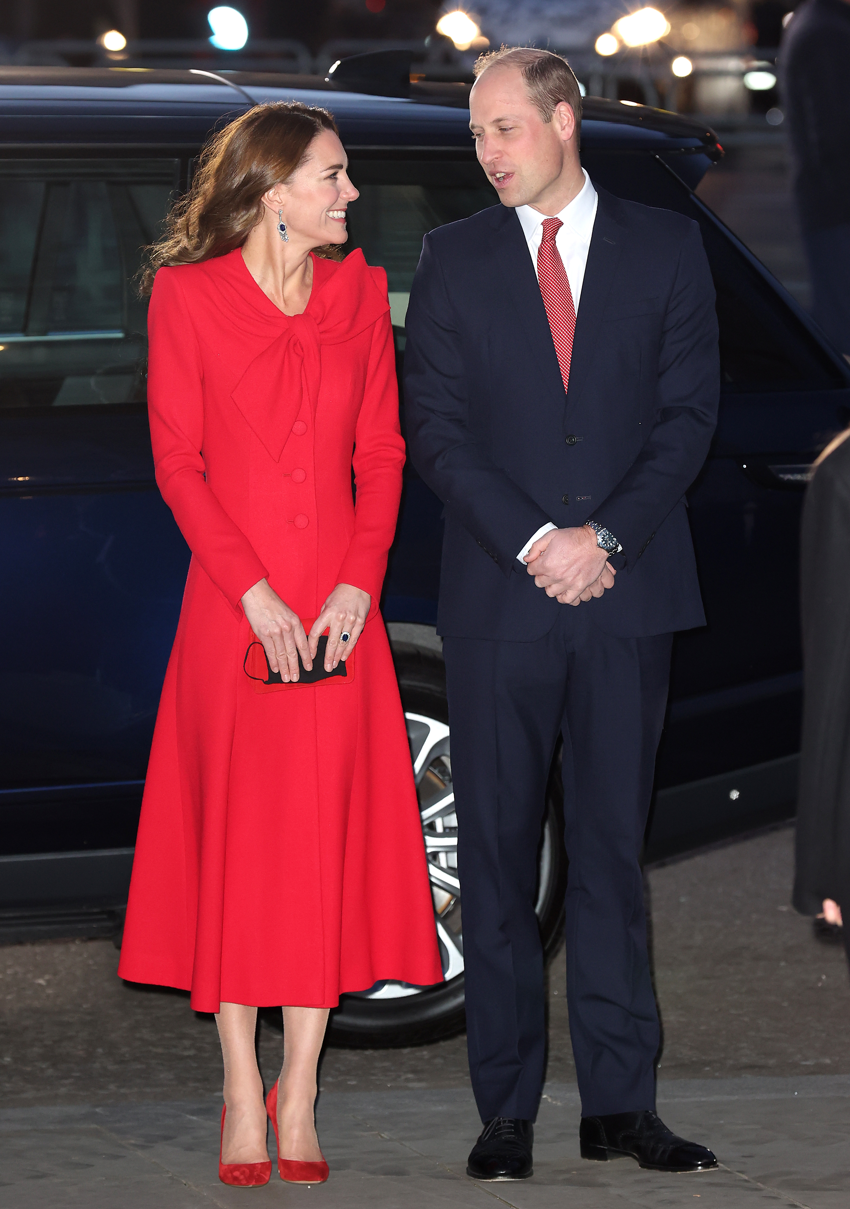 Kate hat London beim „Together at Christmas“-Gottesdienst 2021 rot angestrichen