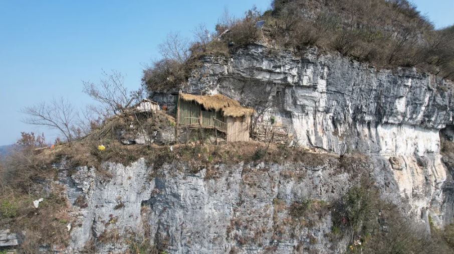 Liu Youwens Haus am Rande der Klippe wurde komplett neu gebaut
