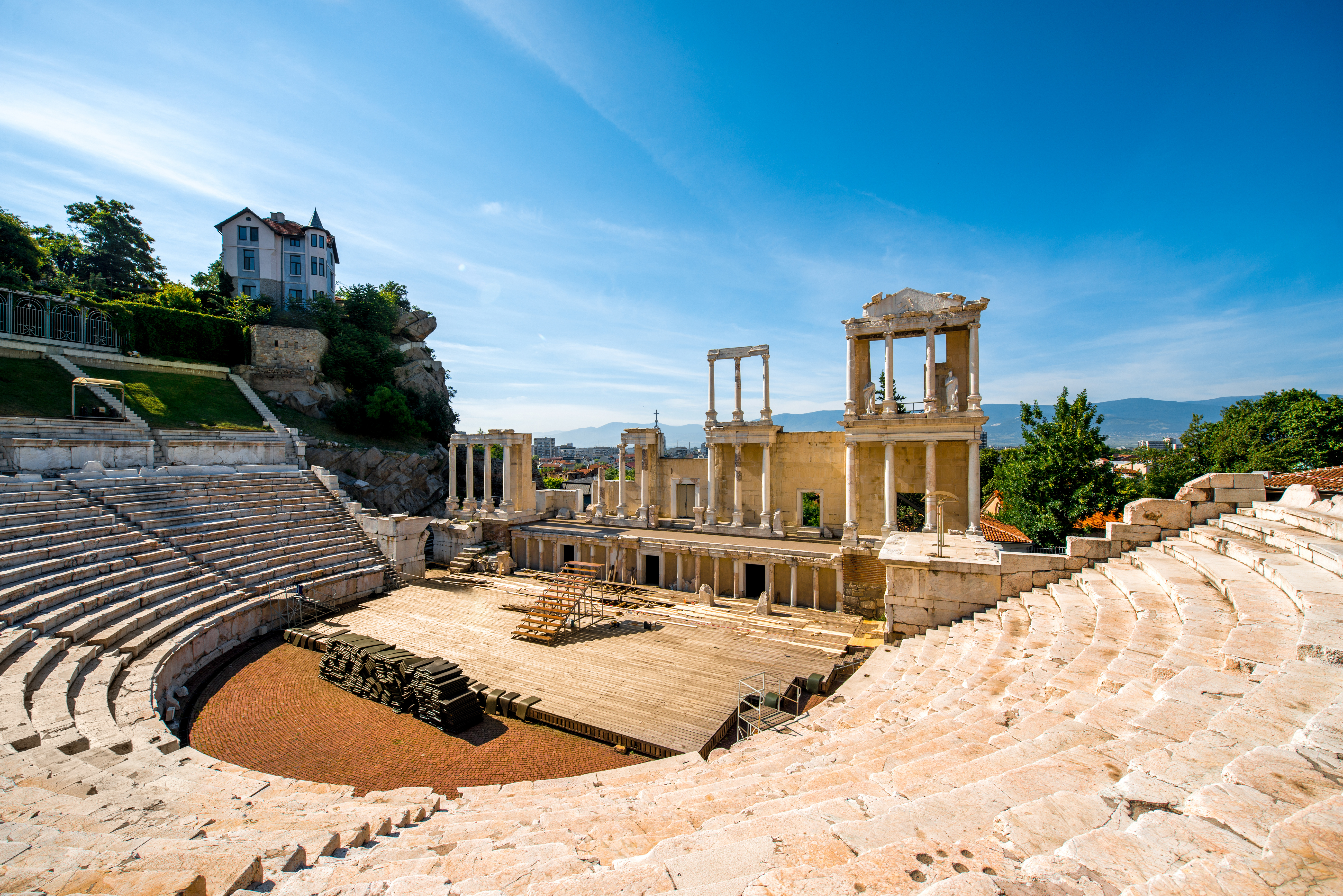 Das alte römische Amphitheater wird immer noch als Veranstaltungsort für Shows und Aufführungen genutzt
