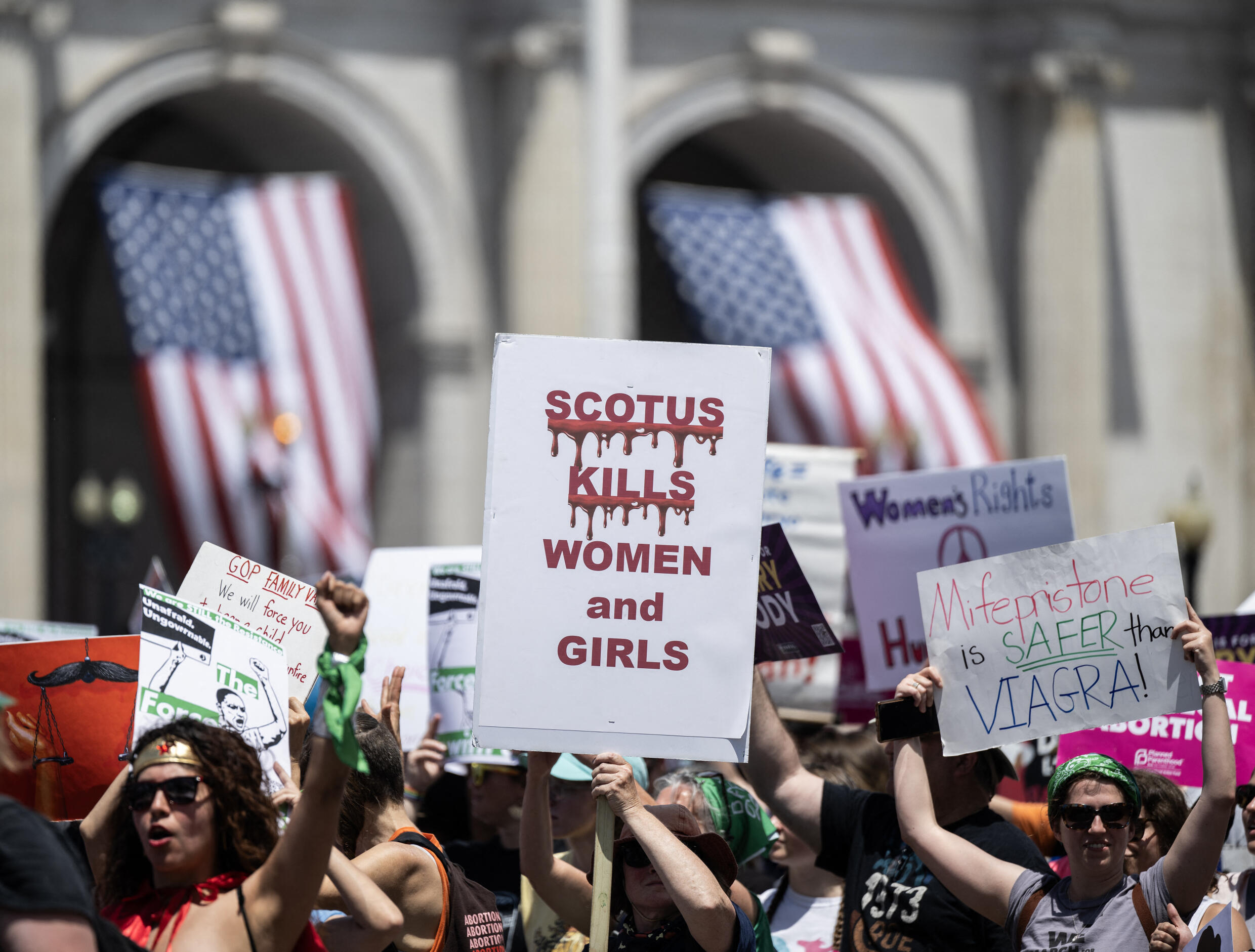 Demonstranten für Abtreibungsrechte bei Kundgebung in Washington, D.C. am 24. Juni 2023. 
