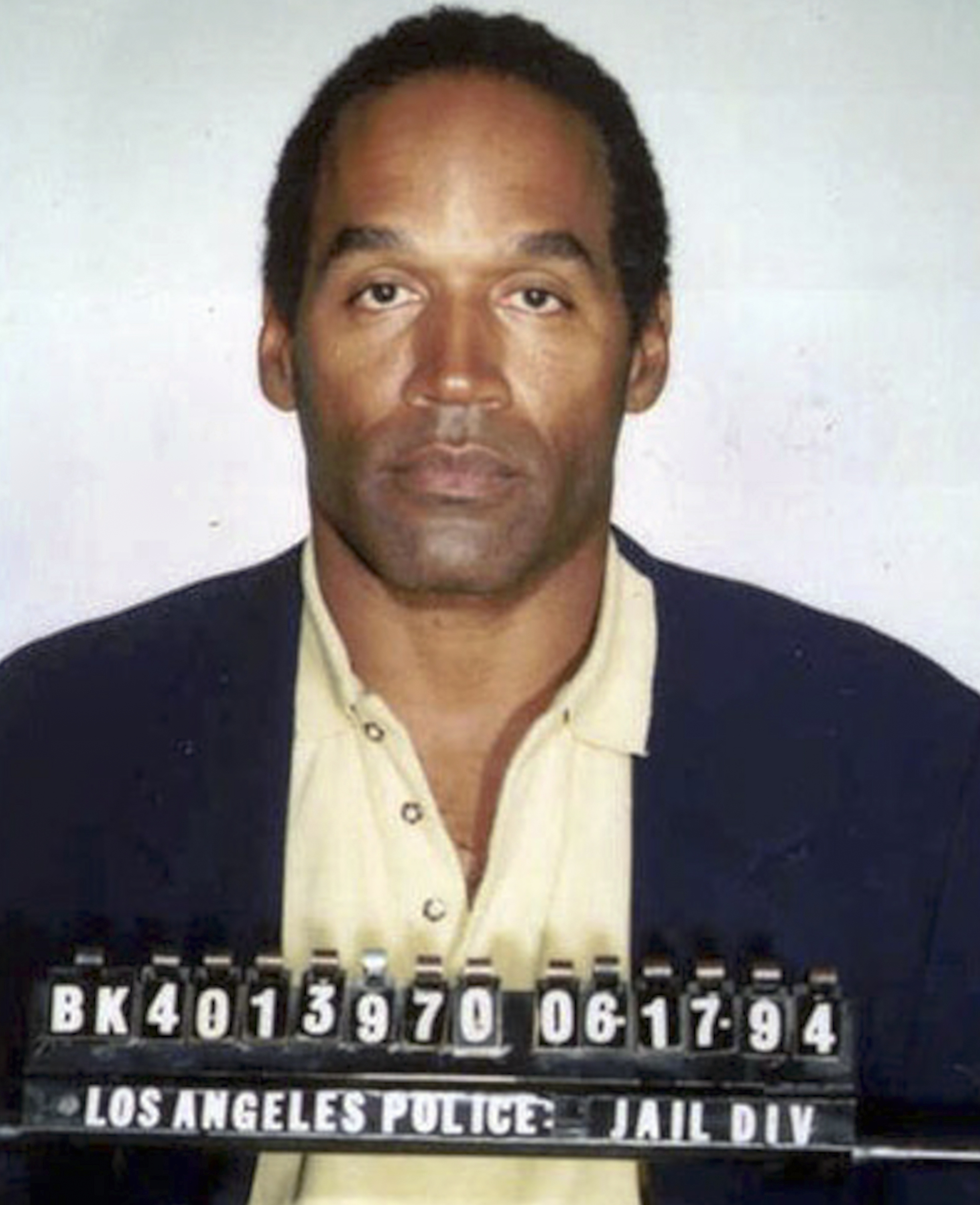 Im Jahr 1995 wurde Simpson für nicht schuldig befunden, seine Ex-Frau Nicole Brown Simpson und ihren Freund Ron Goldman ermordet zu haben