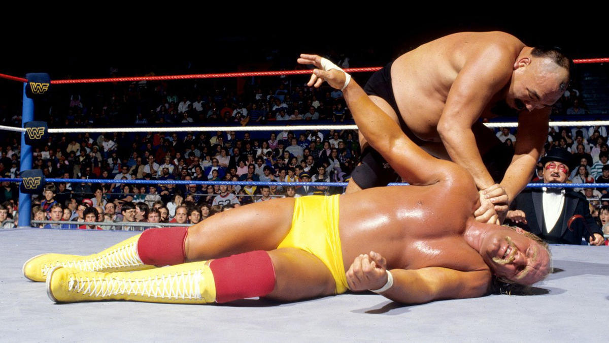 Khan kämpfte gegen Größen wie Andre the Giant und Hulk Hogan (siehe Bild).