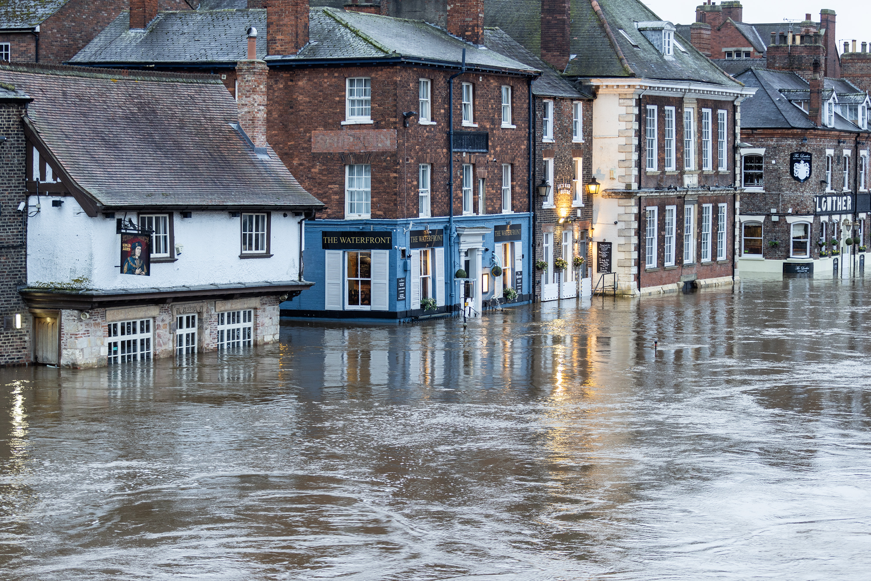 Der Kings Arms Pub in York wurde heute Morgen überschwemmt, wo der Fluss Ouse über die Ufer trat