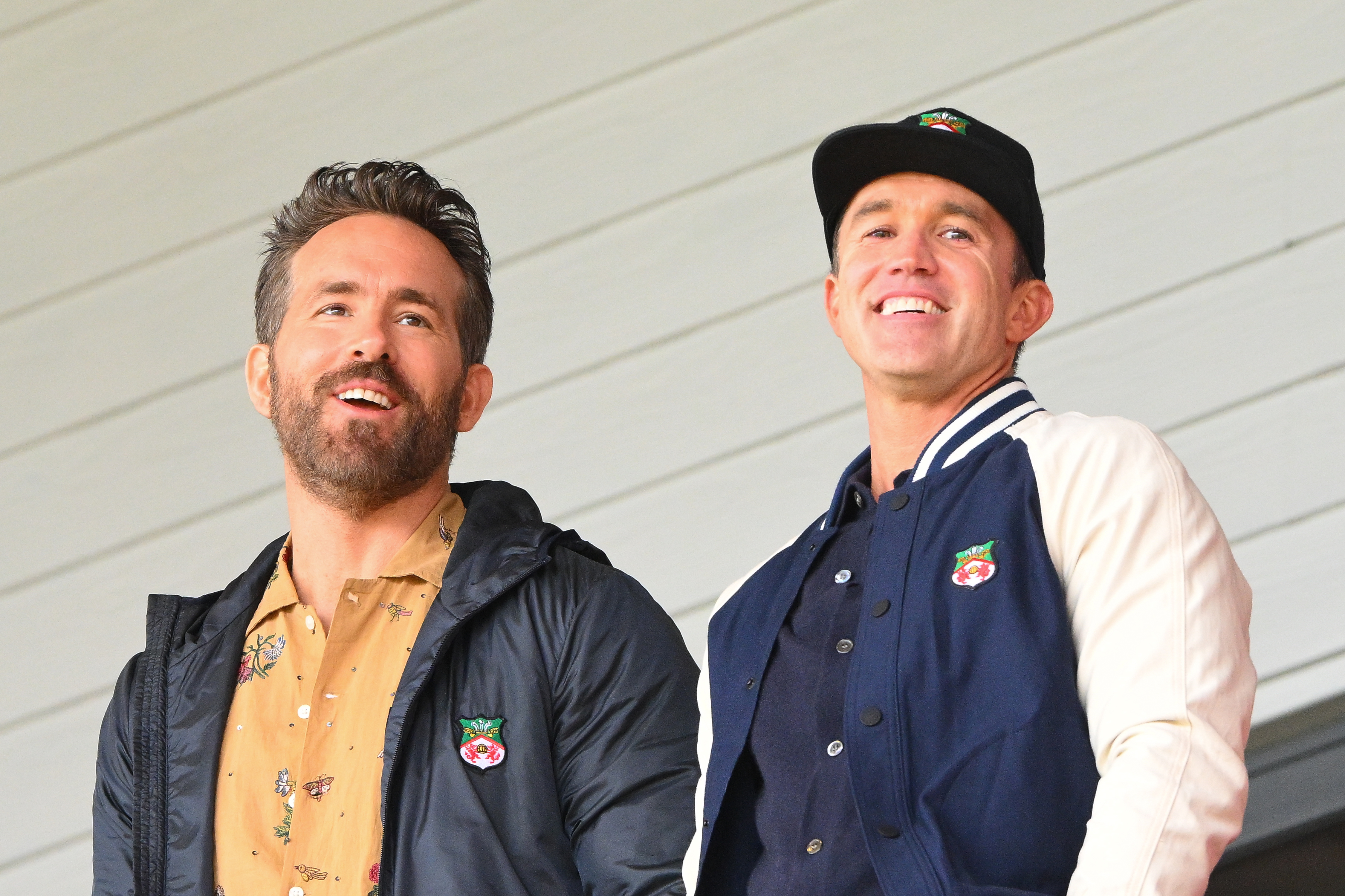 Die Wrexham-Besitzer Ryan Reynolds (links) und Rob McElhenney (rechts) planen einen großen Sturzflug