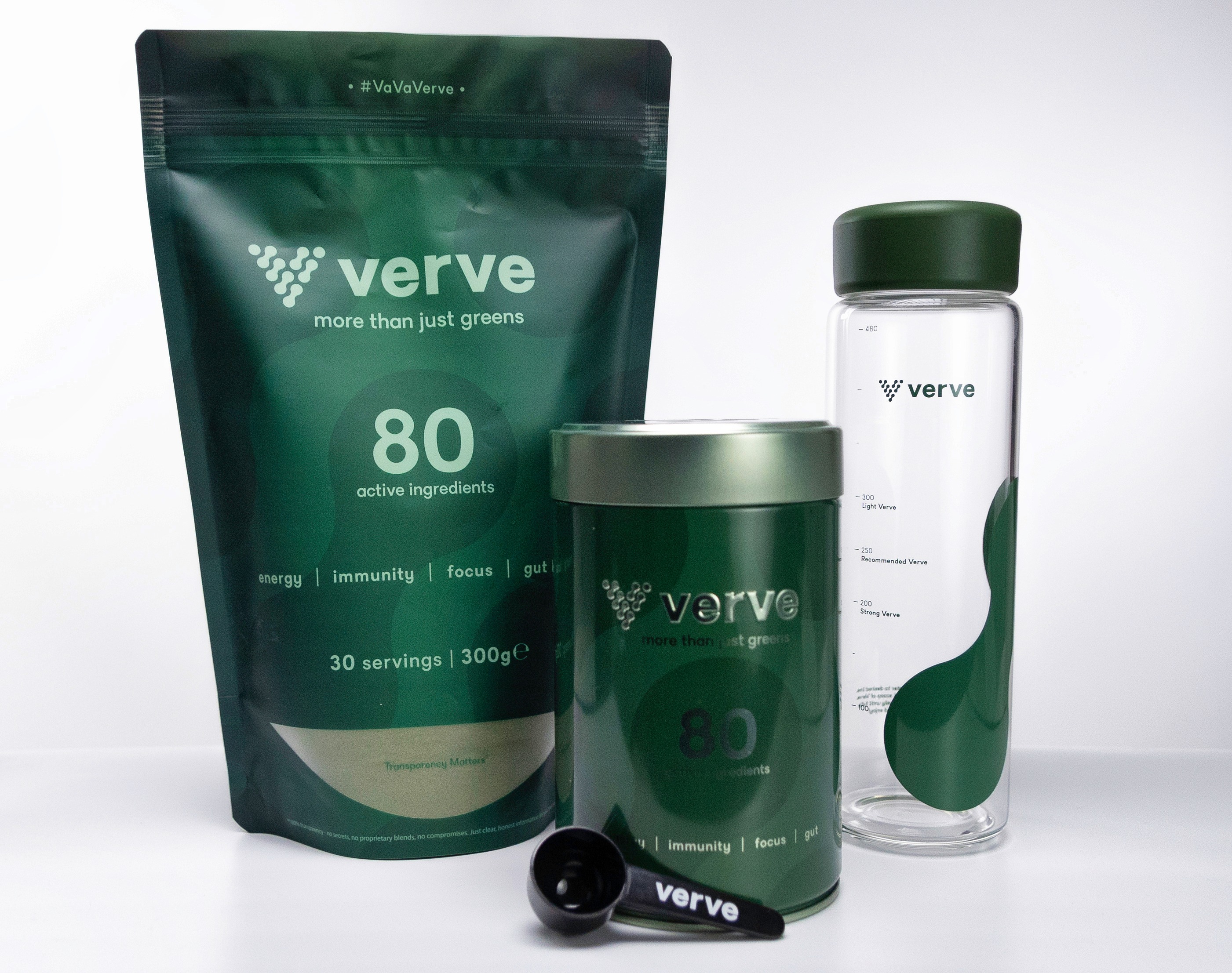 Verve V80 enthält 80 Inhaltsstoffe, darunter Acai-Beeren-Extrakt, Ashwagandha-Extrakt, Beta-Glucane, Blaubeeren, Shiitake-Pilze, Guarana, Kurkuma und Verdauungsenzyme