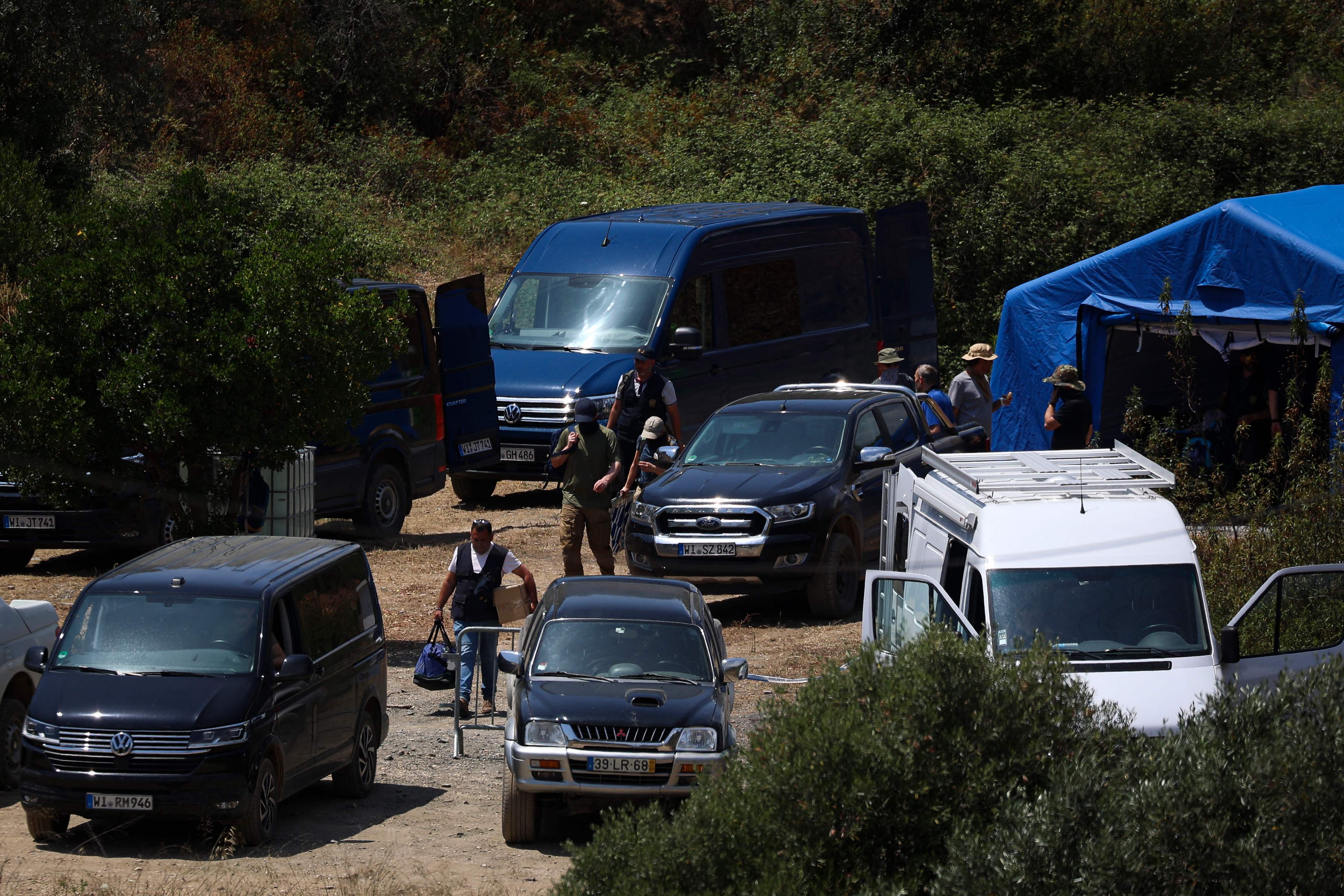 Polizisten aus Portugal und Deutschland durchsuchten Anfang des Jahres den Arade-Staudamm in der Nähe von Silves, 50 Kilometer von Praia da Luz entfernt, nach Hinweisen