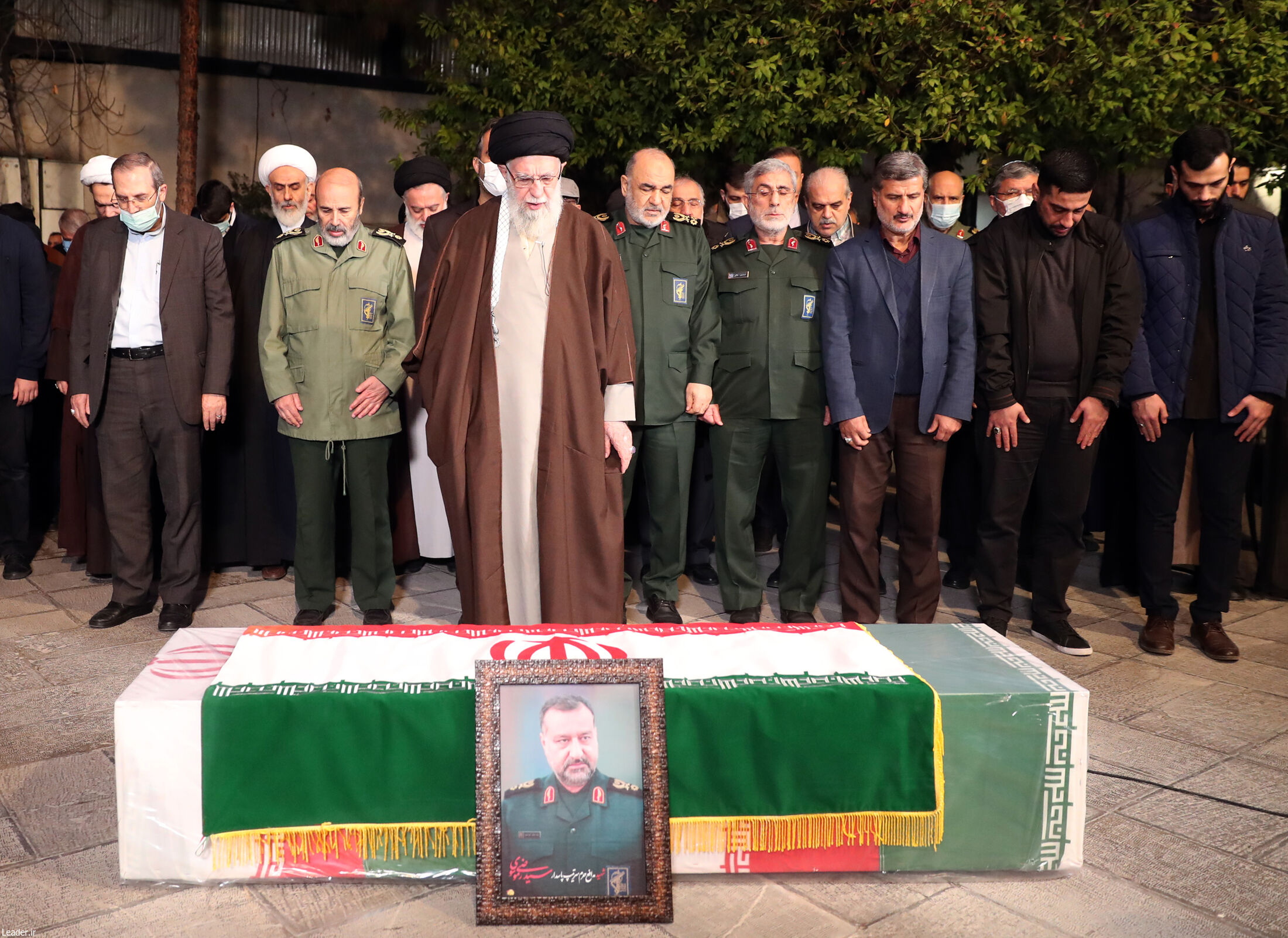 Irans oberster Führer Ayatollah Ali Khamenei leitete am Donnerstag Gebete bei der Beerdigung von Sayyed Razi Mousavi