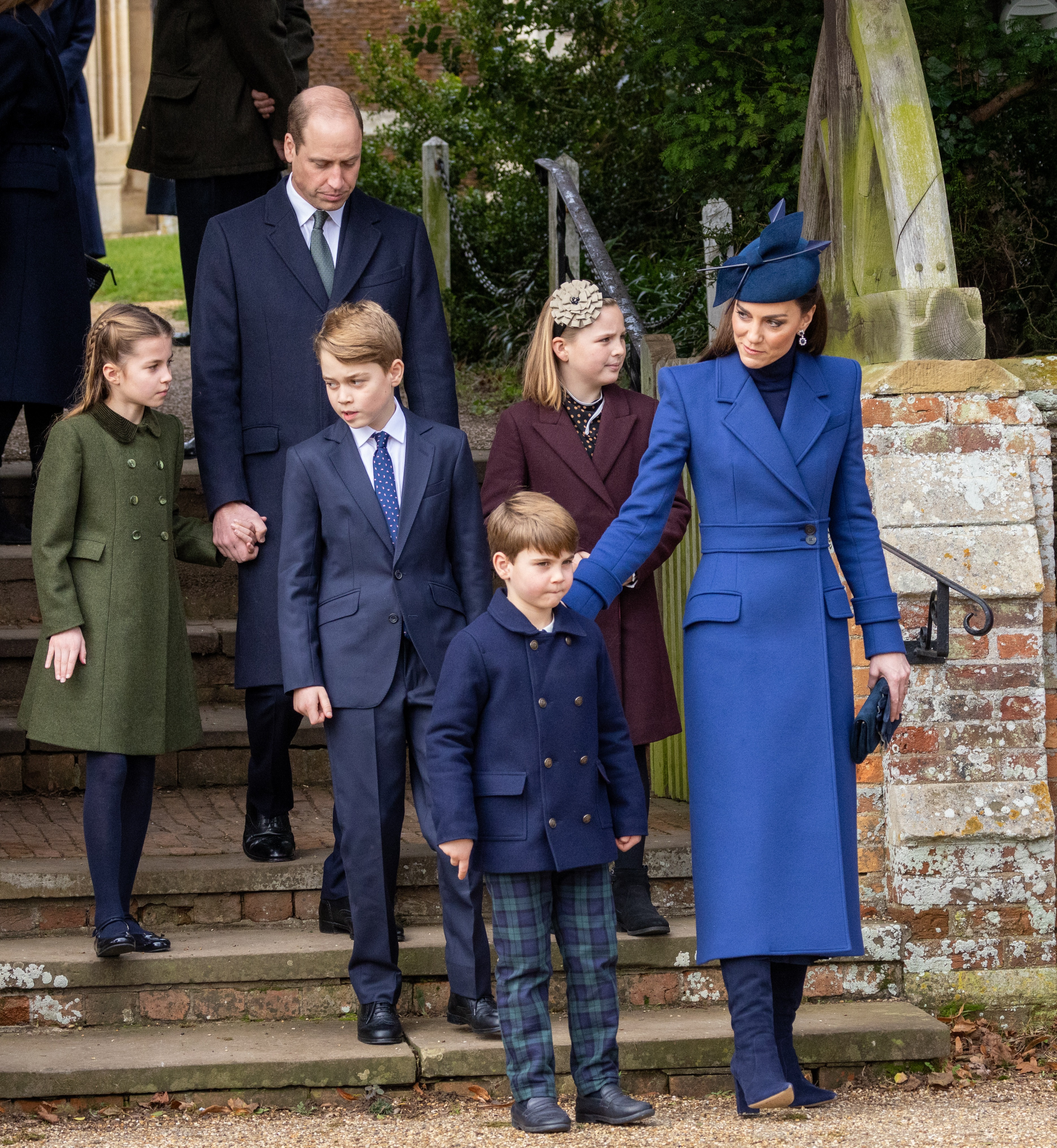 Der Prinz und die Prinzessin von Wales gingen am Weihnachtstag mit ihren Kindern aus