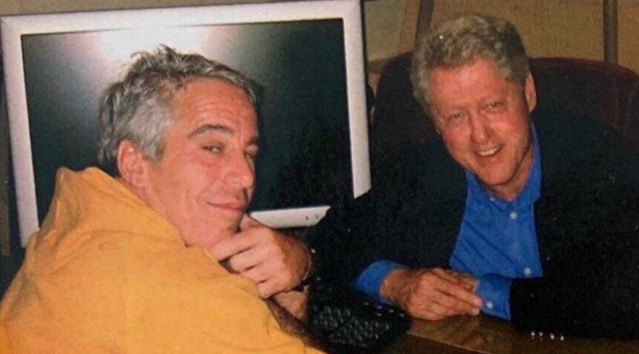 Der ehemalige US-Präsident Bill Clinton wird in den Dokumenten genannt (im Bild mit Epstein)