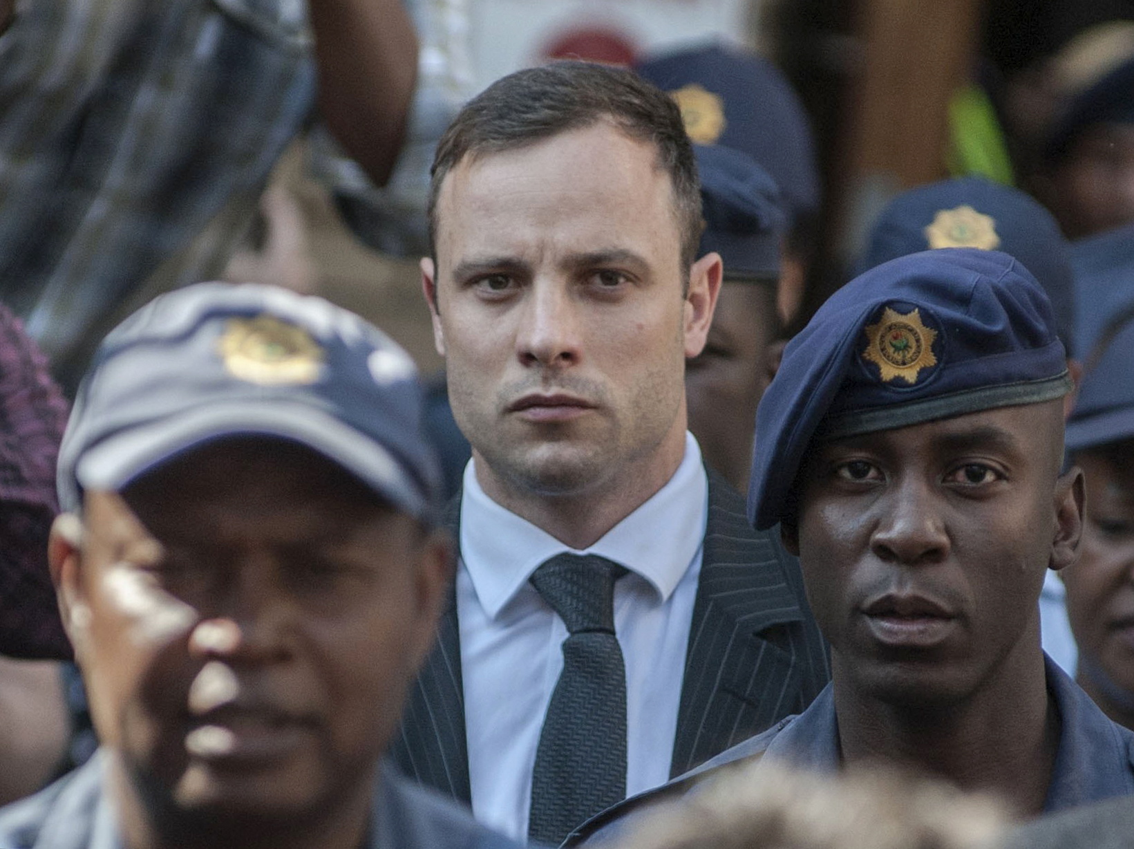 Oscar Pistorius verlässt das Oberste Gericht während seines Mordprozesses im Jahr 2014
