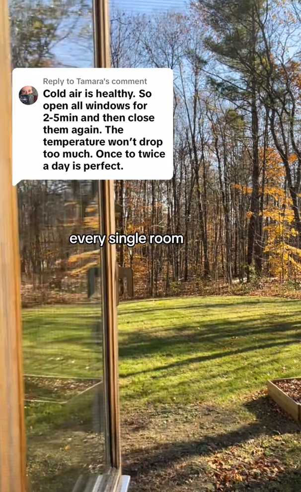 Sie öffnete fünf Minuten lang alle Fenster in ihrem Haus