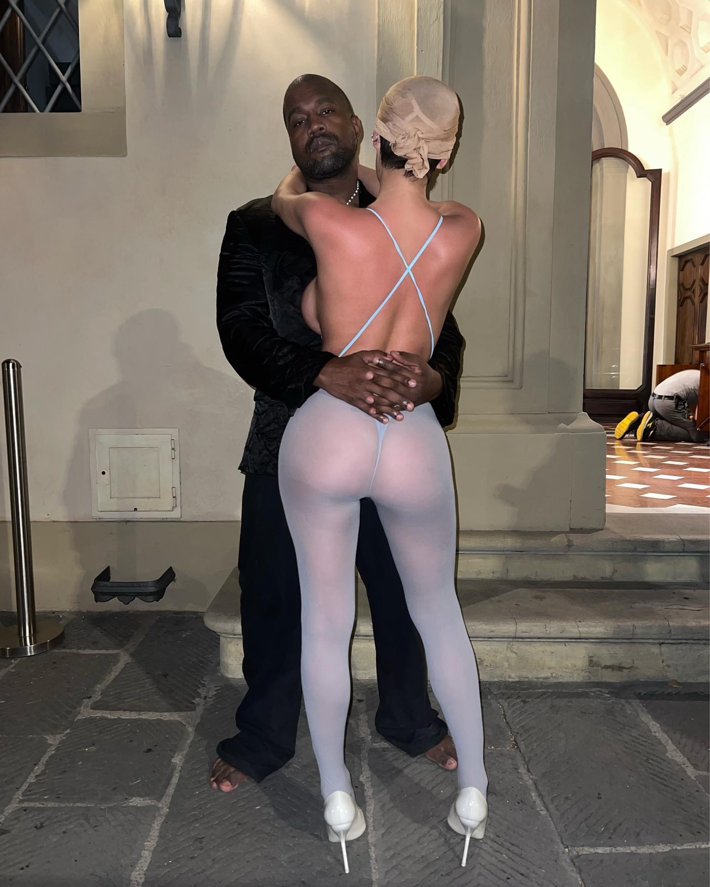 Kanye (hier im August mit Bianca zu sehen) hat damit begonnen, provokantere Bilder seiner Frau zu veröffentlichen