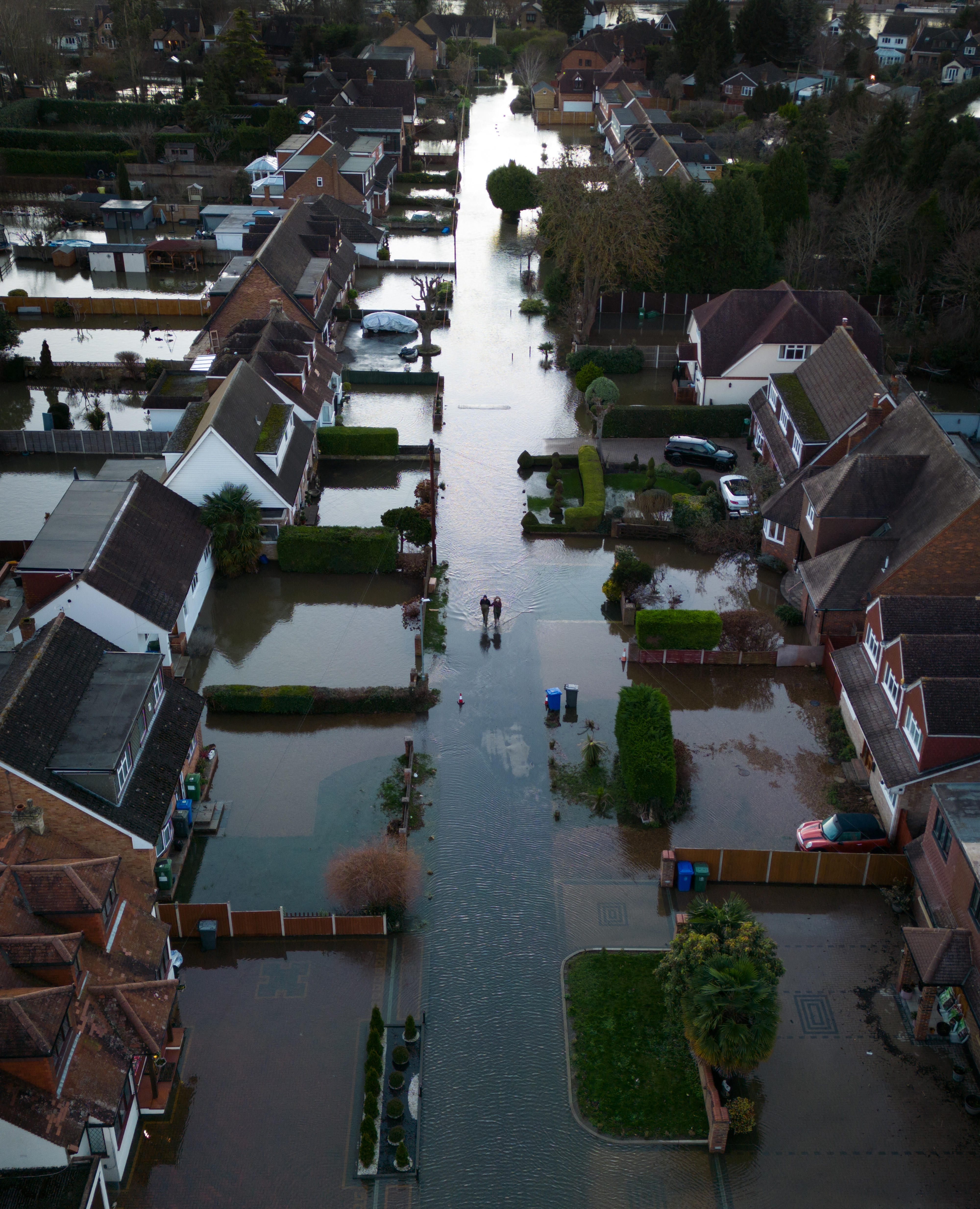 Viele Teile Englands wurden überschwemmt, darunter auch Wraysbury (im Bild) in Berkshire