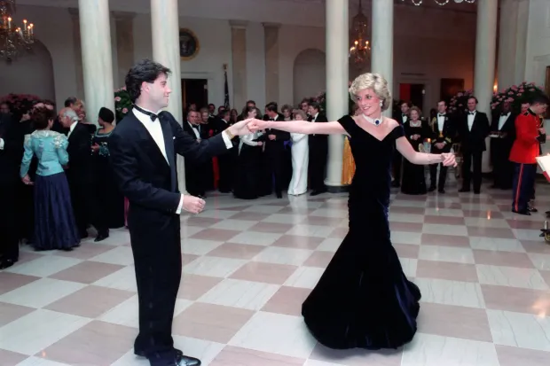 Travolta tanzte vor 40 Jahren berühmt mit Harrys Mutter Prinzessin Diana