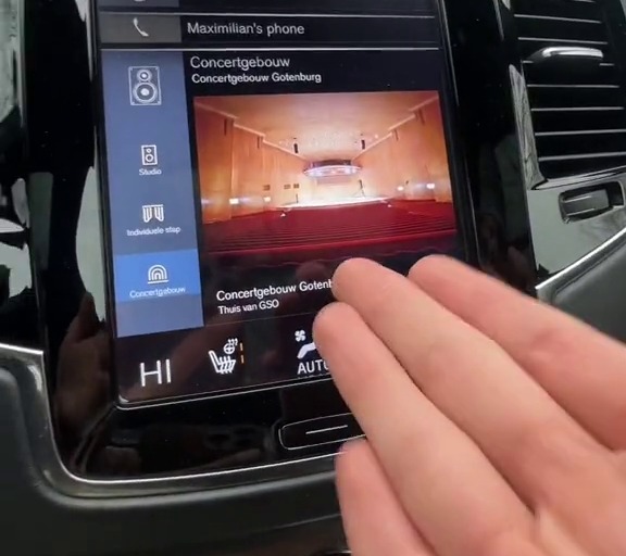 Sie können das Surround-Sound-System sogar individuell anpassen, um Ihrem Auto die Atmosphäre des berühmten Konzertsaals in Göteborg, Schweden, zu verleihen
