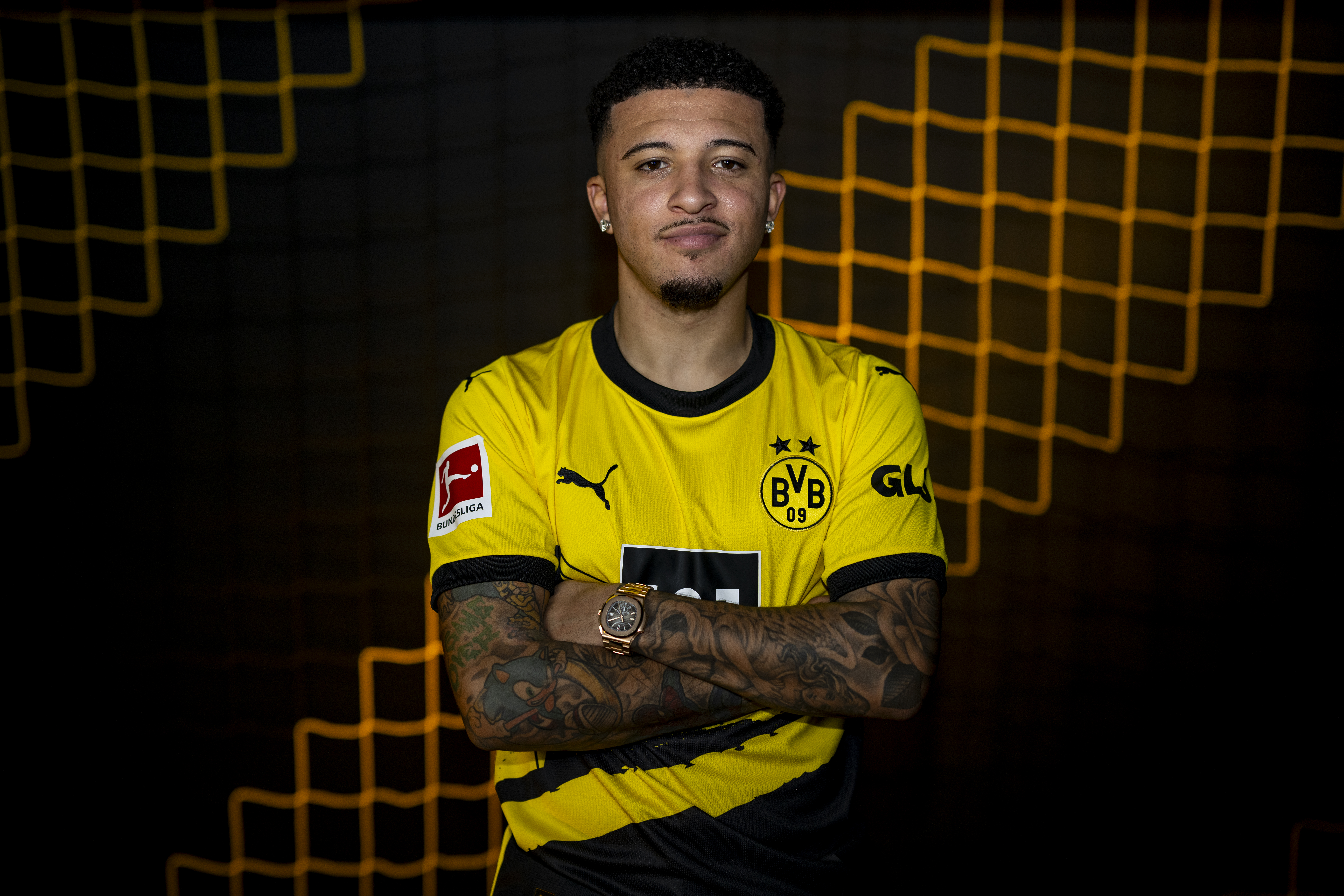 Jadon Sancho hat seinen Vertrag erneut auf Leihbasis bei Borussia Dortmund unterschrieben, nachdem er von ten Hag ins Exil geschickt wurde