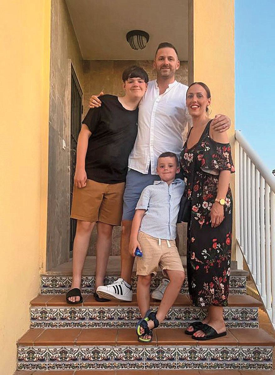 Gemma mit ihrem Mann Marc und den Söhnen Aodhan, 14, und Charlie, sechs
