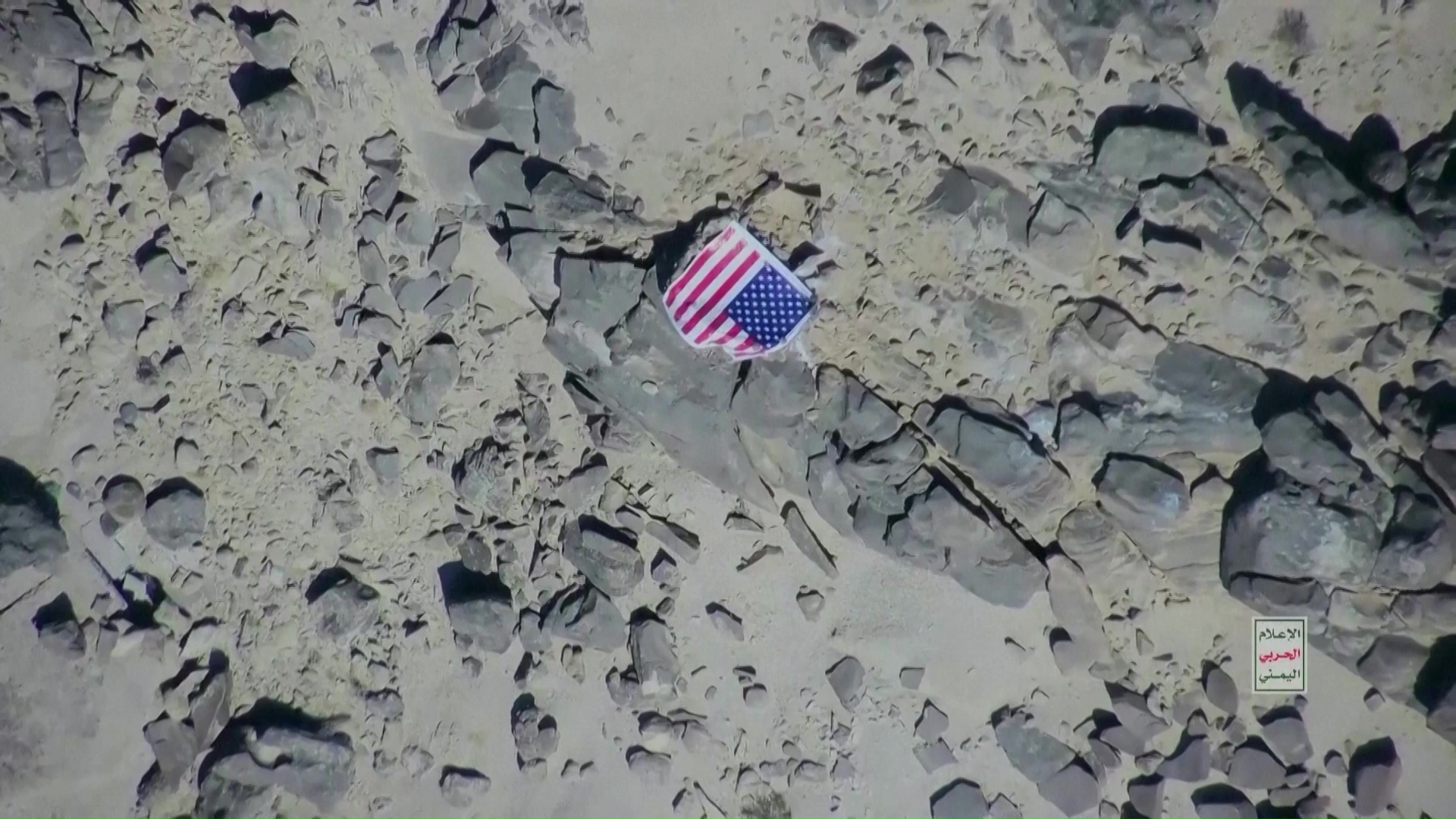Kurz nach diesem Bild ließ eine gewaltige Explosion die US-Flagge in die Luft fliegen