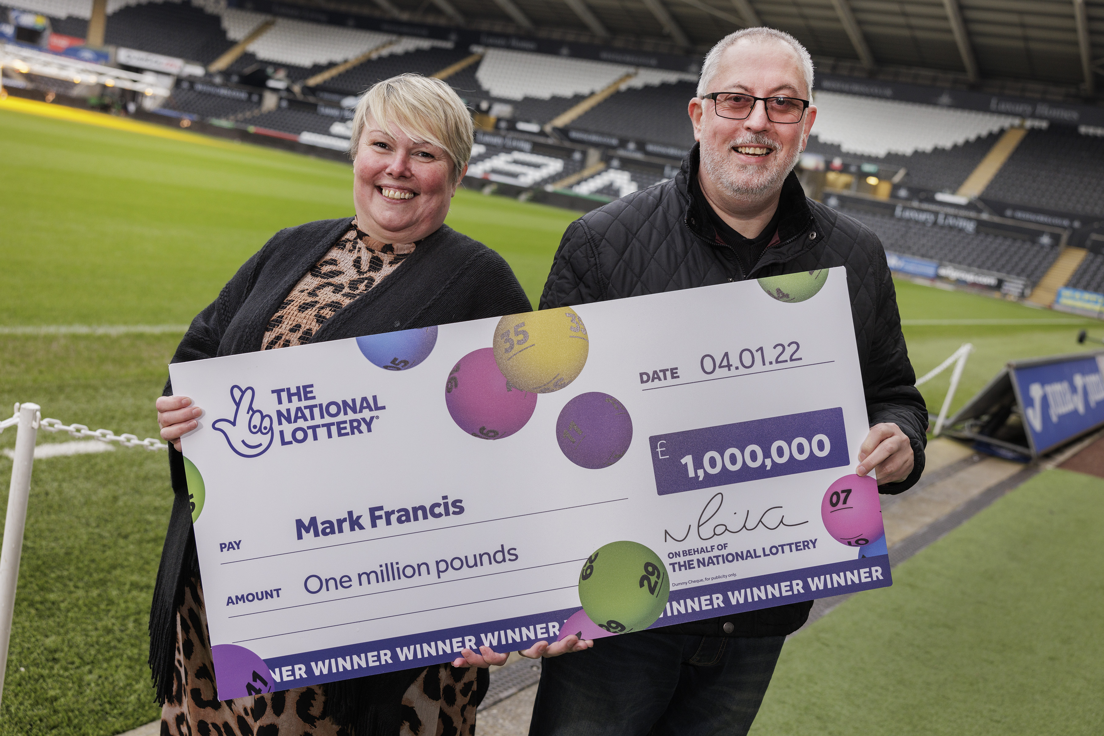 Mark und Helen Francis haben im Jahr 2022 1 Million Pfund gewonnen