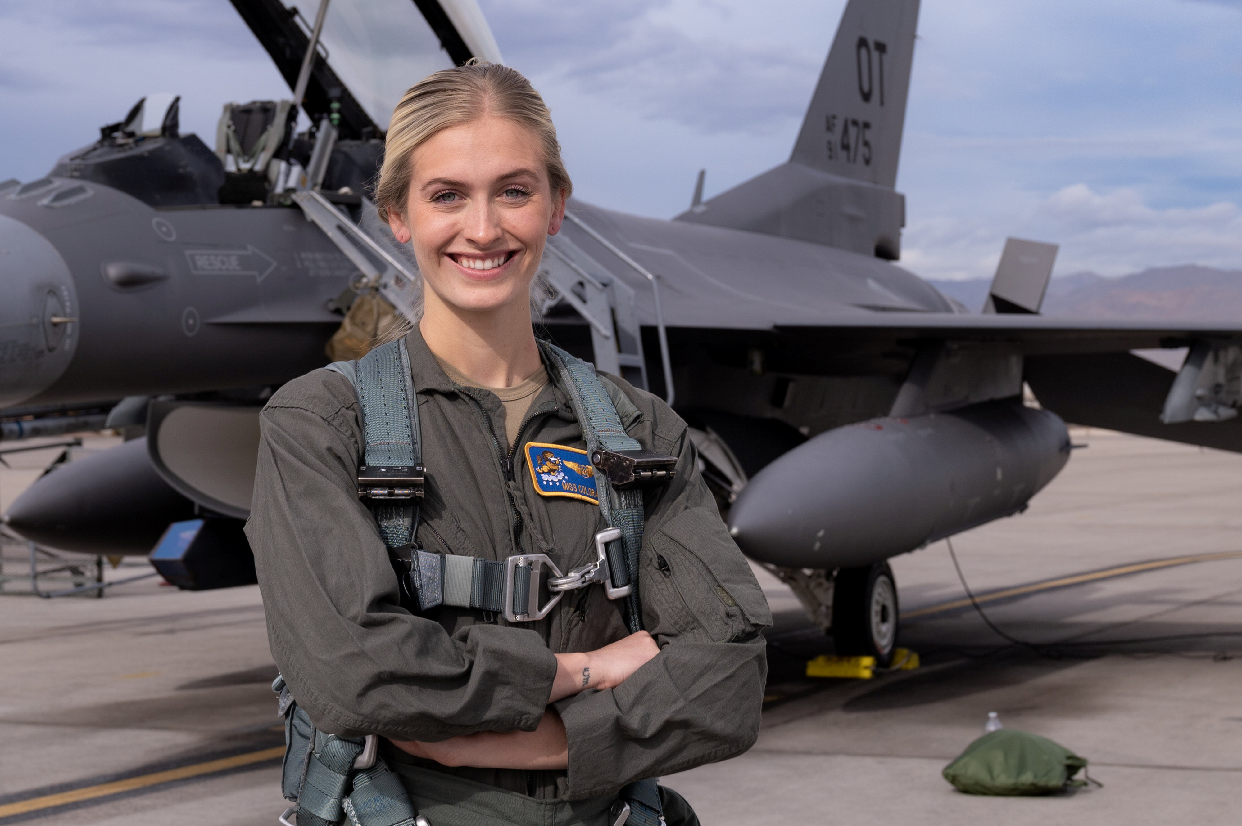 Madison Marsh, Oberleutnant der US-Luftwaffe, vor ihrem Einführungsflug auf der Nellis Air Force Base, Nevada, am 19. Dezember 2023.