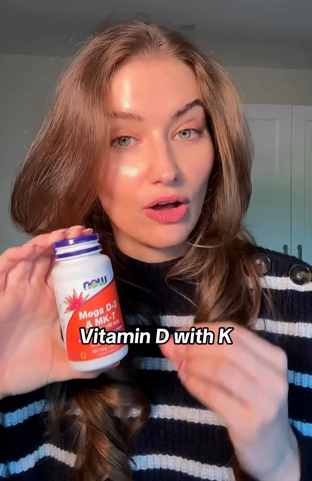 Um das Wachstum von Haaren und Nägeln zu fördern, nahm sie Vitamin-D-Präparate ein