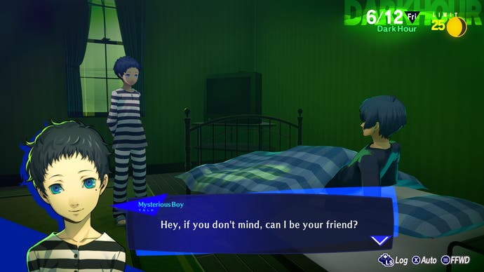 Persona 3 Reload-Bild zeigt einen mysteriösen Jungen, der mit dem Protagonisten spricht, der im Bett sitzt.