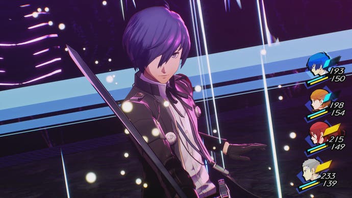 Persona 3 Reload-Bild, das Makoto Yuki zeigt, wie er im Kampf ein Schwert hält.