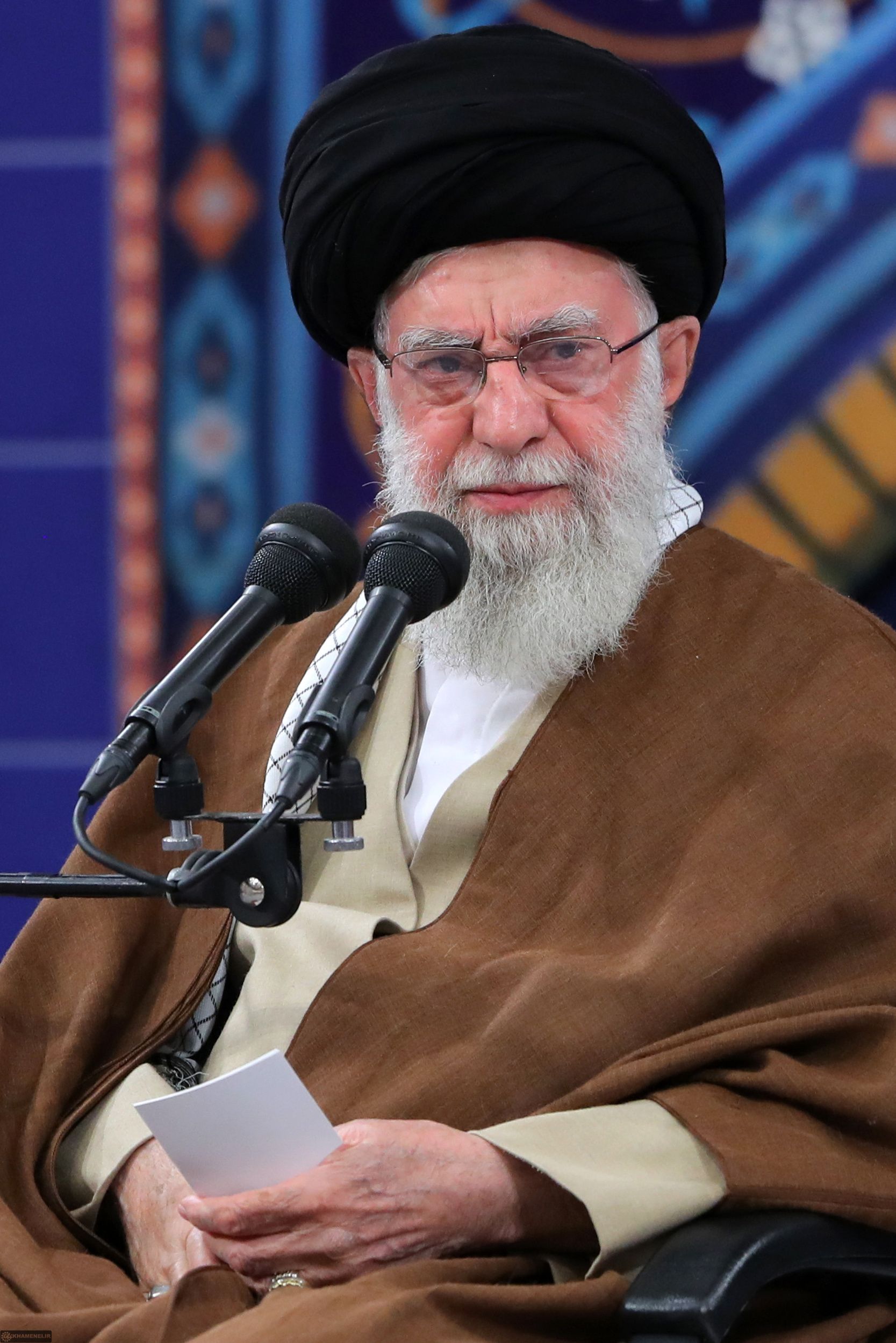 Der Oberste Führer des Iran, Ayatollah Ali Khamenei, ist abgebildet, als der Iran seine Behauptungen, er sei für den Angriff auf Pakistan am Dienstag verantwortlich, zurückzog