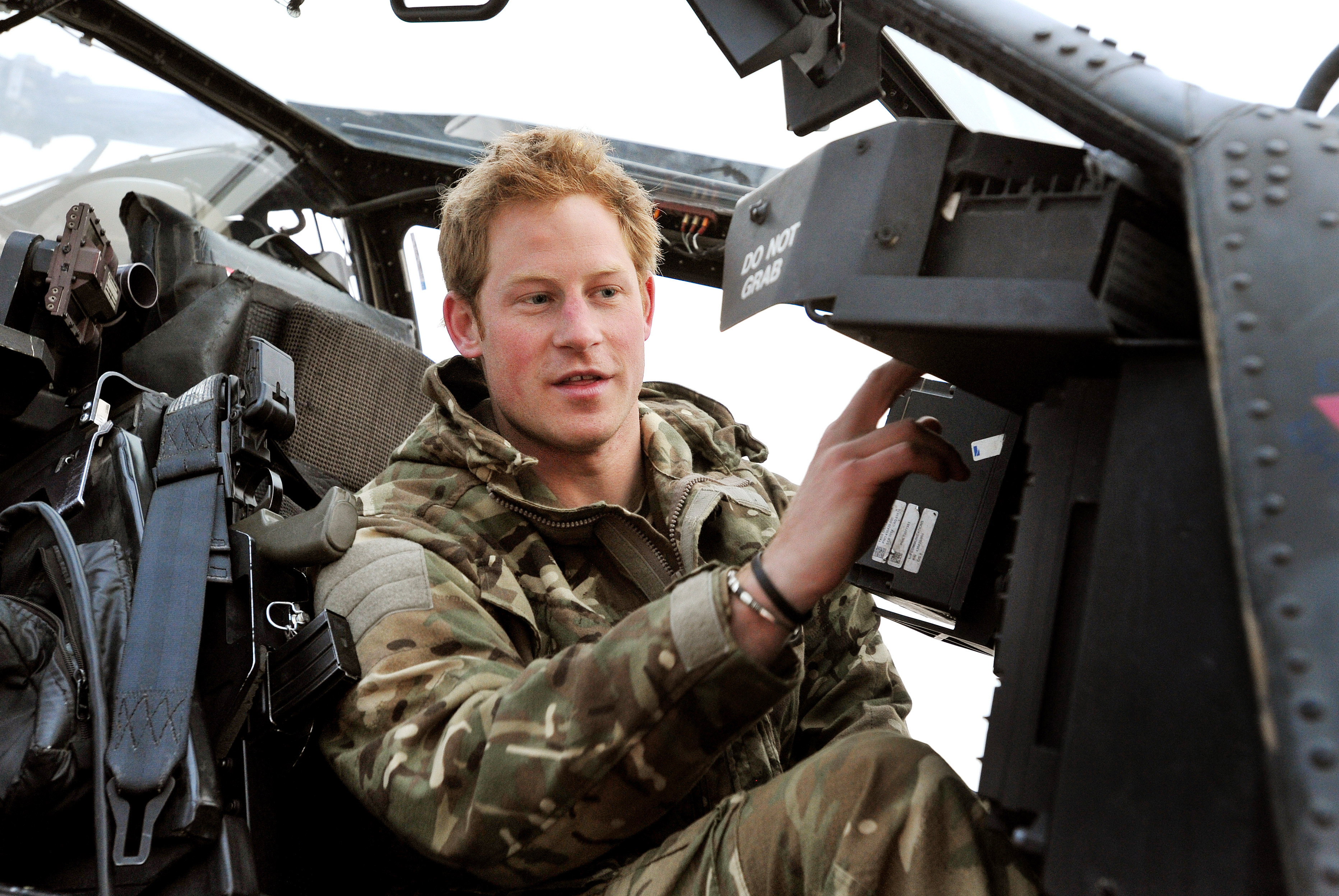 Prinz Harry wird für seine Verdienste als Apache-Hubschrauberpilot in Afghanistan ausgezeichnet