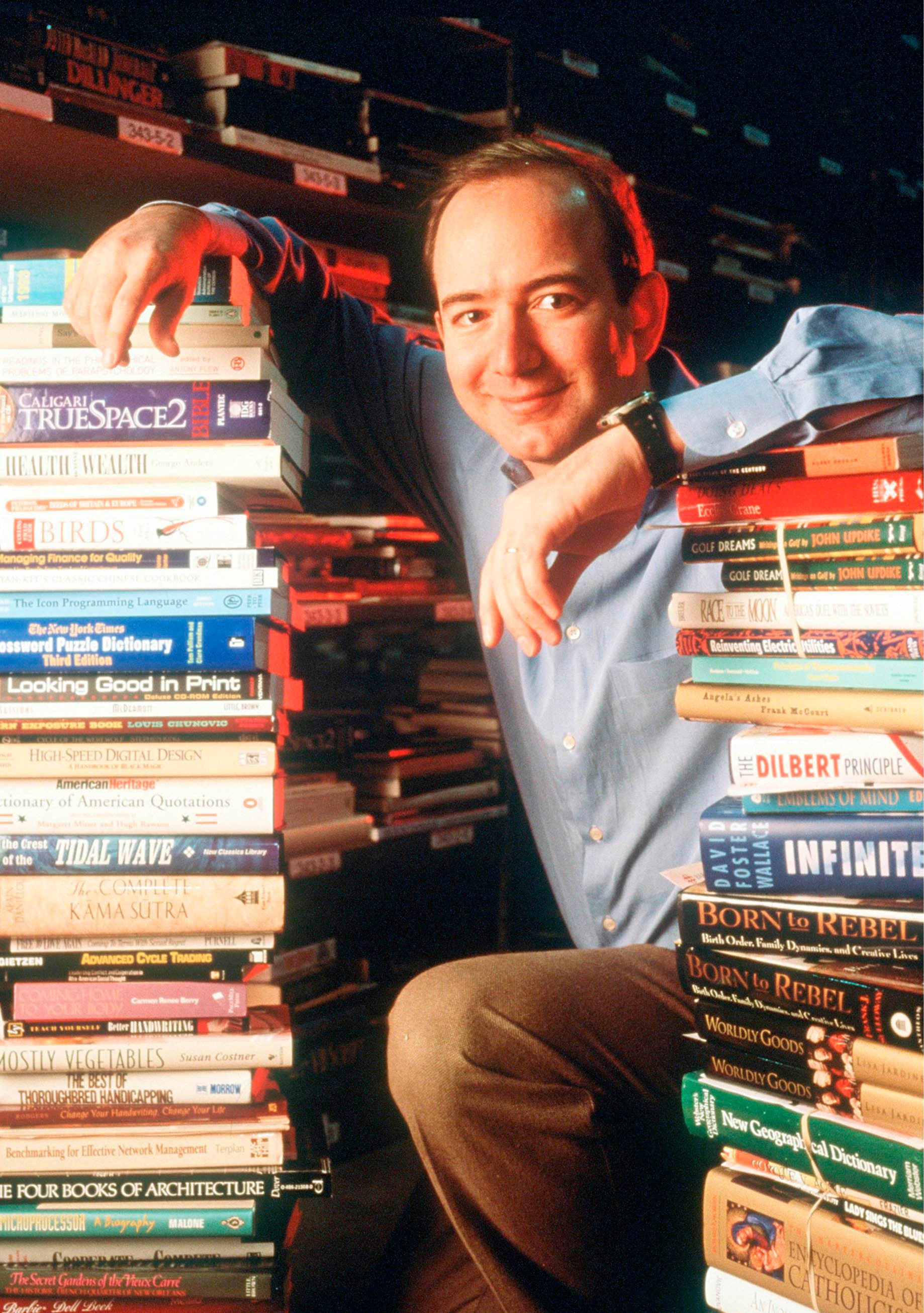Der junge Jeff Bezos mit Stapeln von Büchern gesehen, bevor er Milliardär wurde