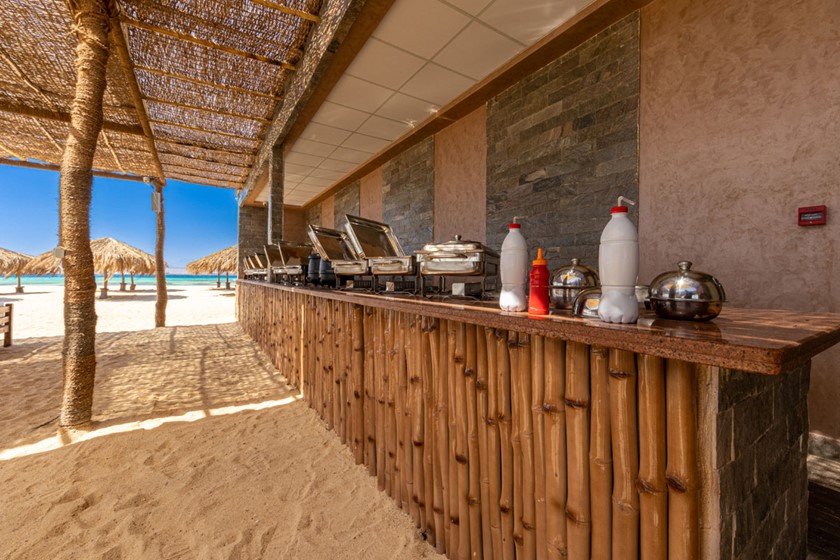 Eine Bar auf der Insel serviert den ganzen Tag über Getränke