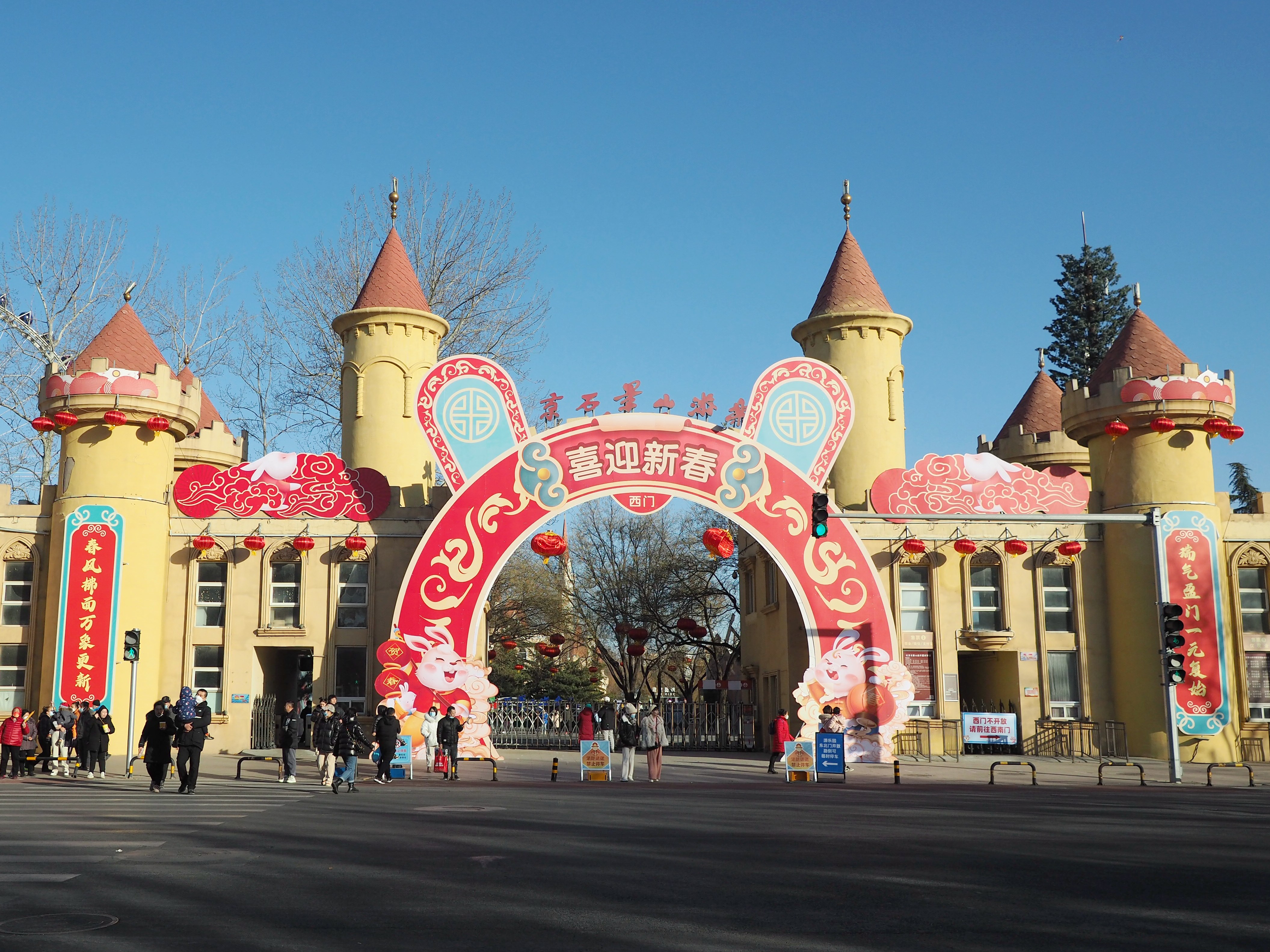 Trotz gemischter Kritiken ist der Vergnügungspark Shijingshan im Sommer normalerweise gut besucht