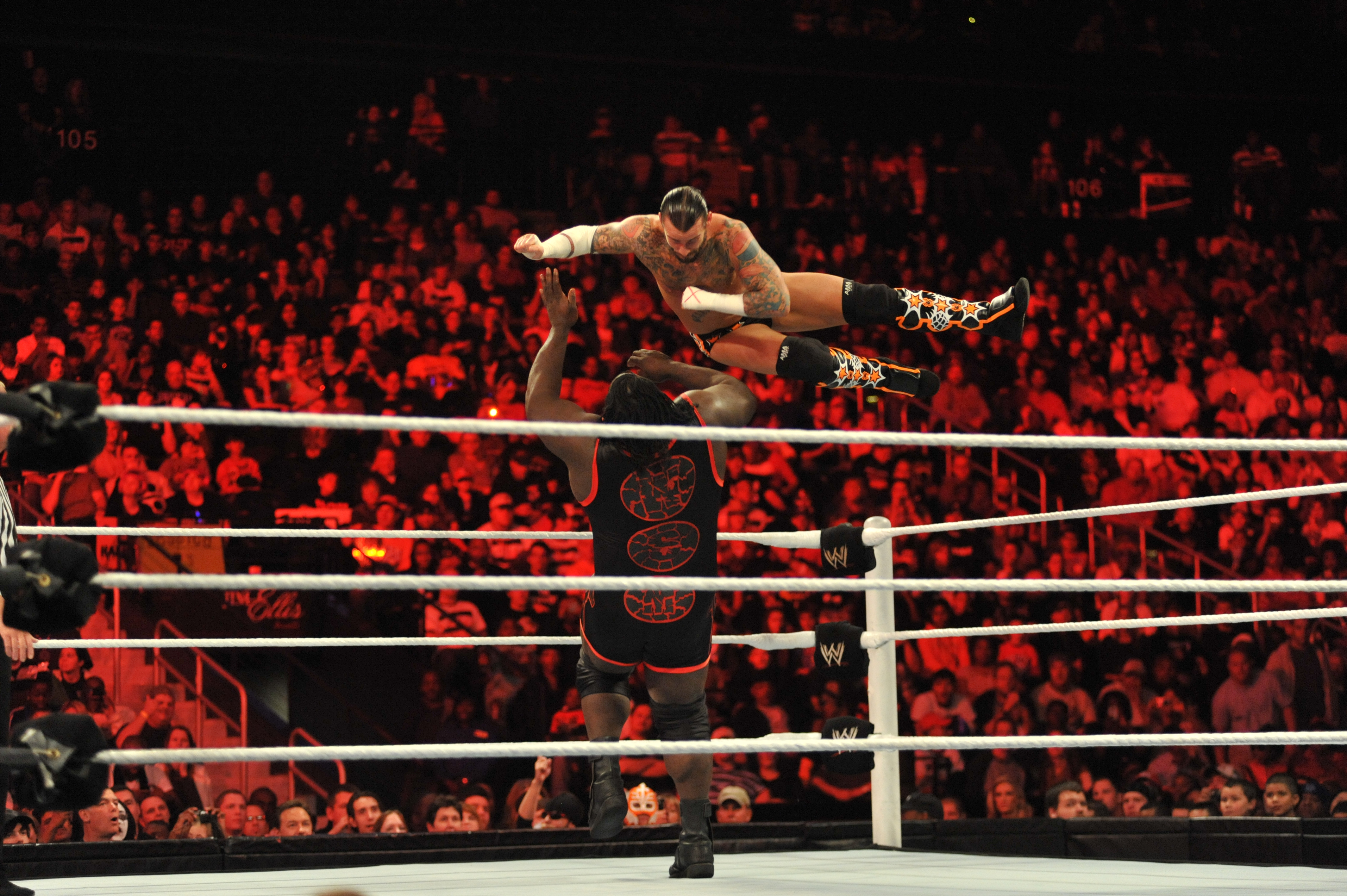 Berichten zufolge befindet sich CM Punk in Gesprächen mit dem WWE-Rivalen AEW