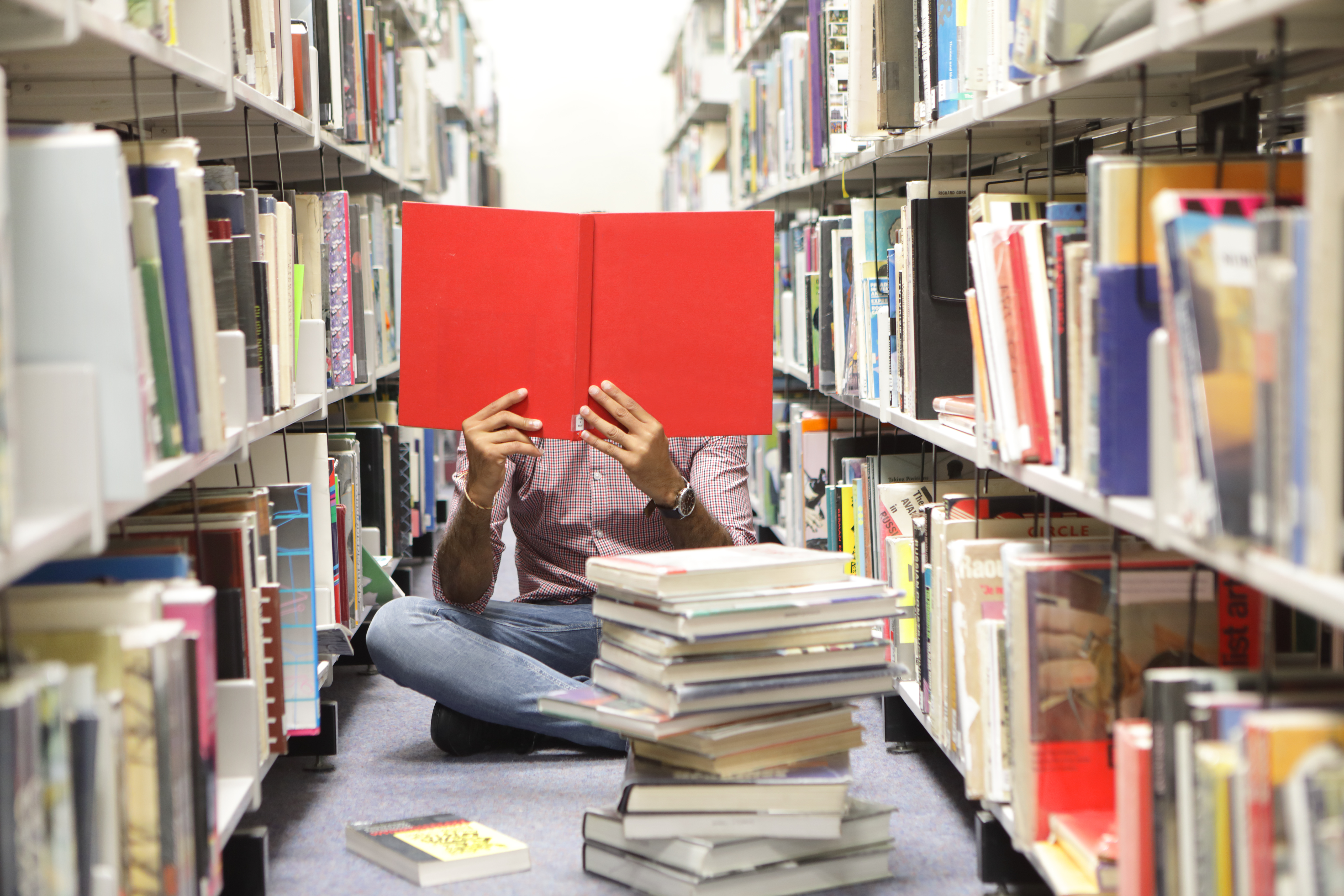 Ein Besuch in der Bibliothek kann den gleichen Glückskick auslösen wie eine kräftige Gehaltserhöhung