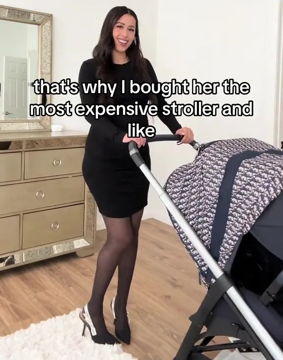 Sie hat ihrer Tochter einen Dior-Kinderwagen gekauft