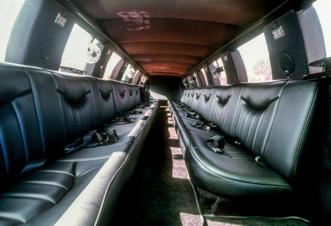 Die endlosen Sitzplätze im Mega-Auto