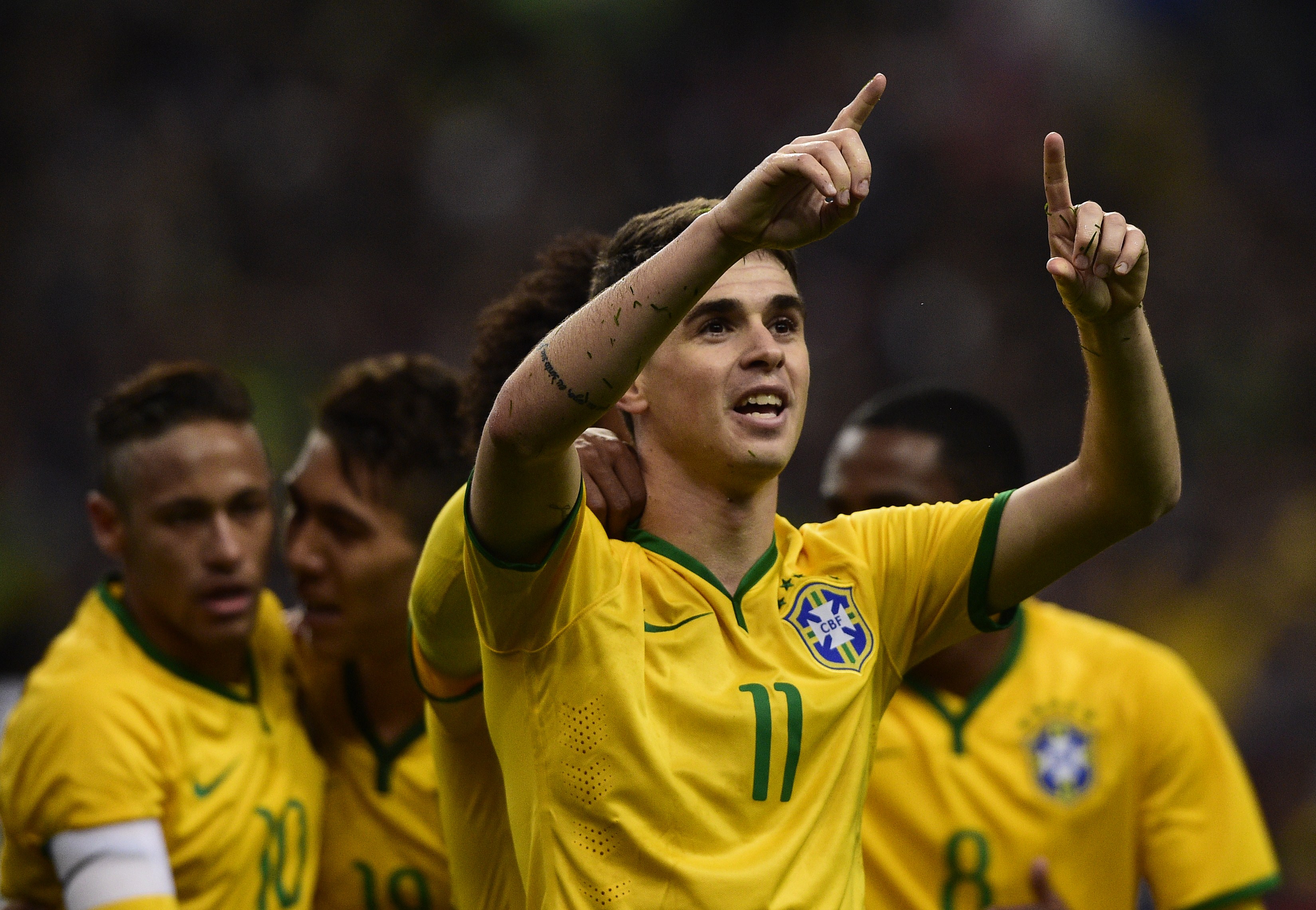 Oscar bestritt 48 Spiele für die erste brasilianische Mannschaft und vertrat die Selecao bei der Weltmeisterschaft 2014