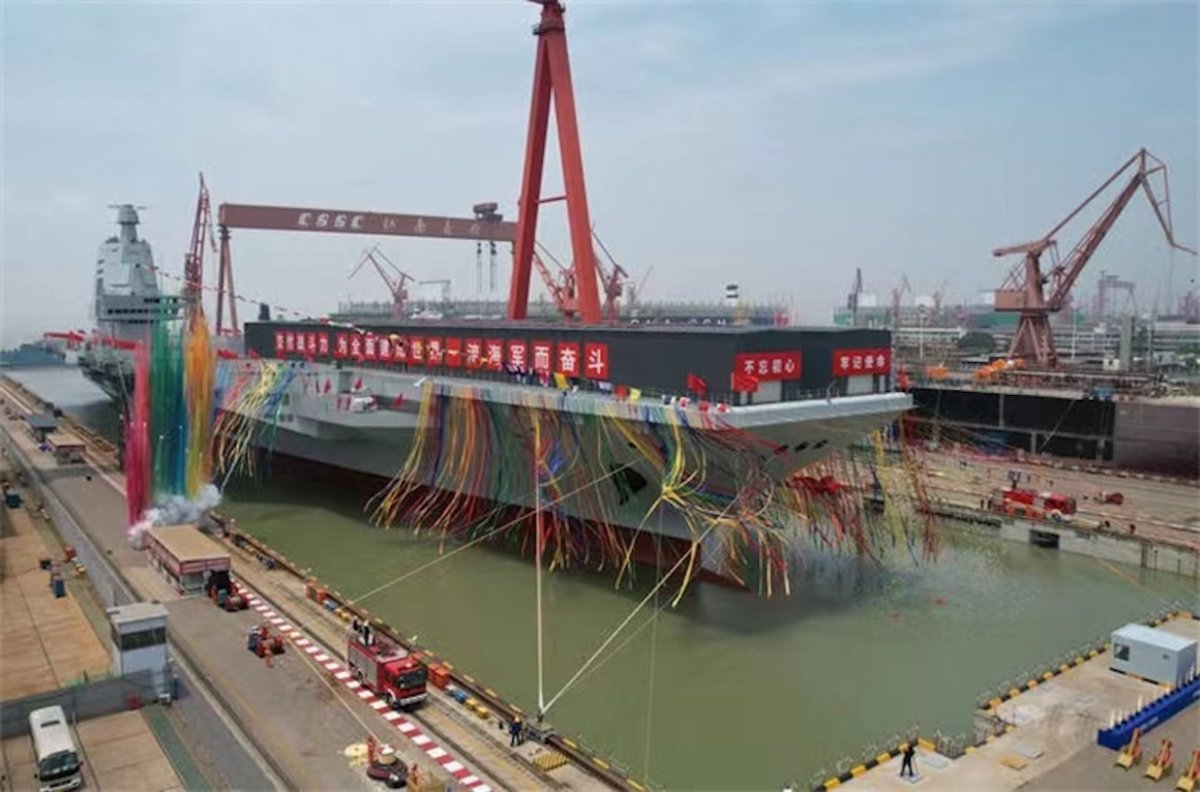Fujian-Flugzeugträger beim Start