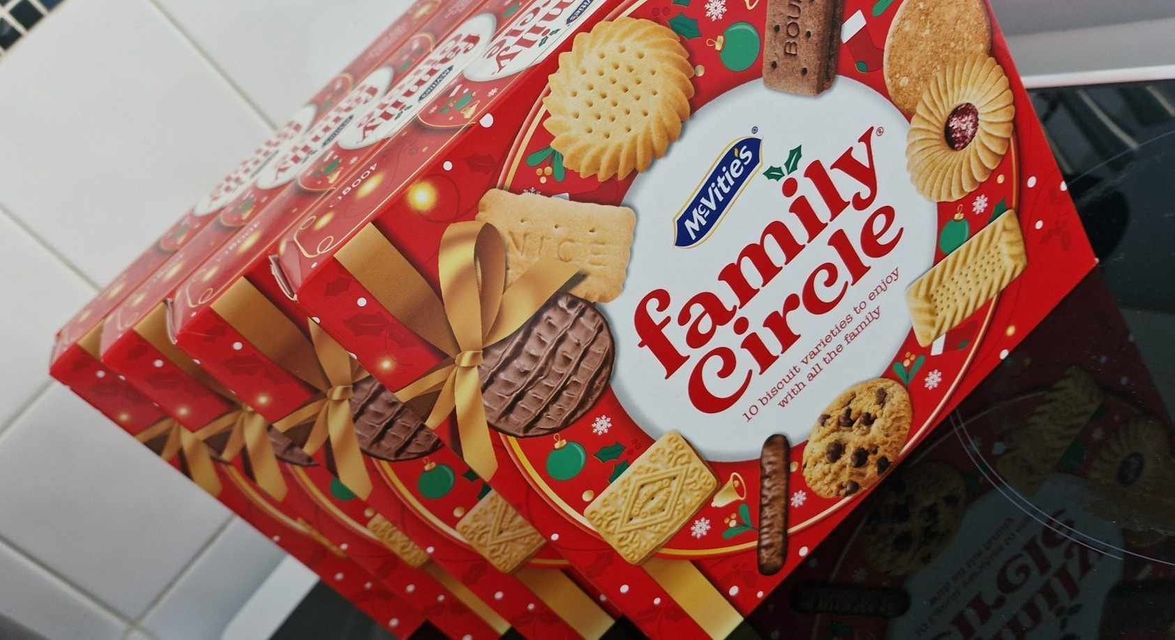 Die Käufer beeilen sich, die Kekse von McVitie's Family Circle zu ergattern